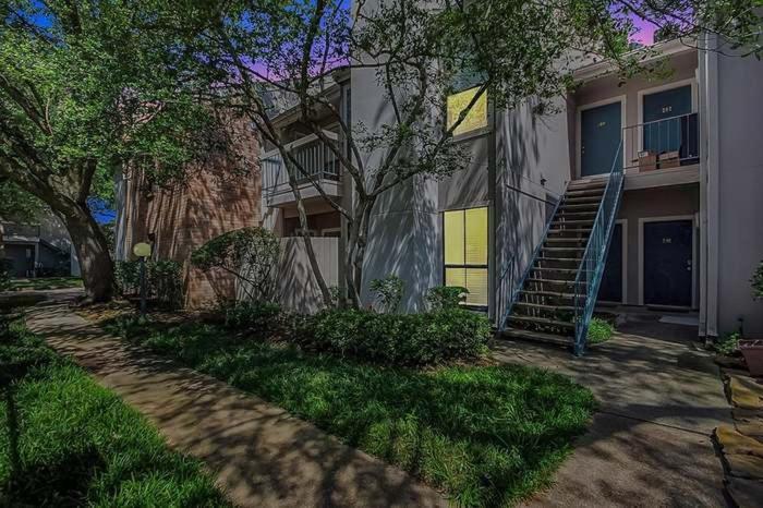 Apartment 1 Bedroom Apt,medical Center, Bills Included *