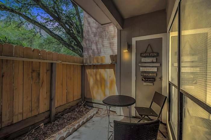 1 Bedroom Apt,medical Center, Bills Included Apartment
