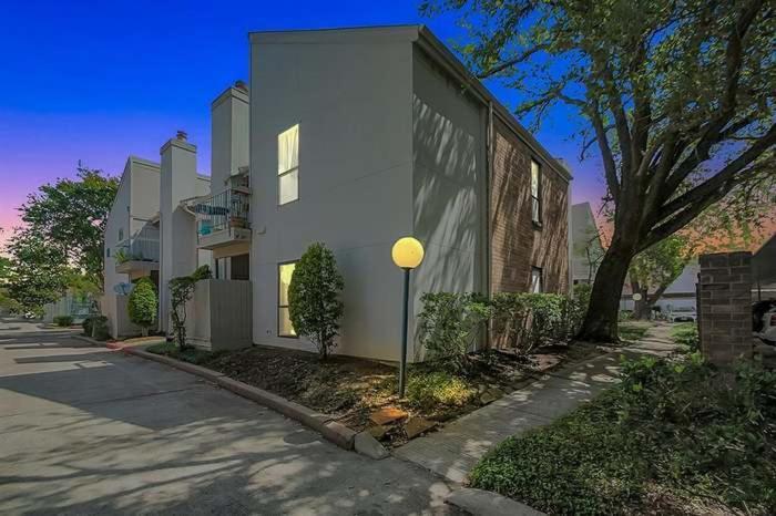 1 Bedroom Apt,medical Center, Bills Included Apartment Houston