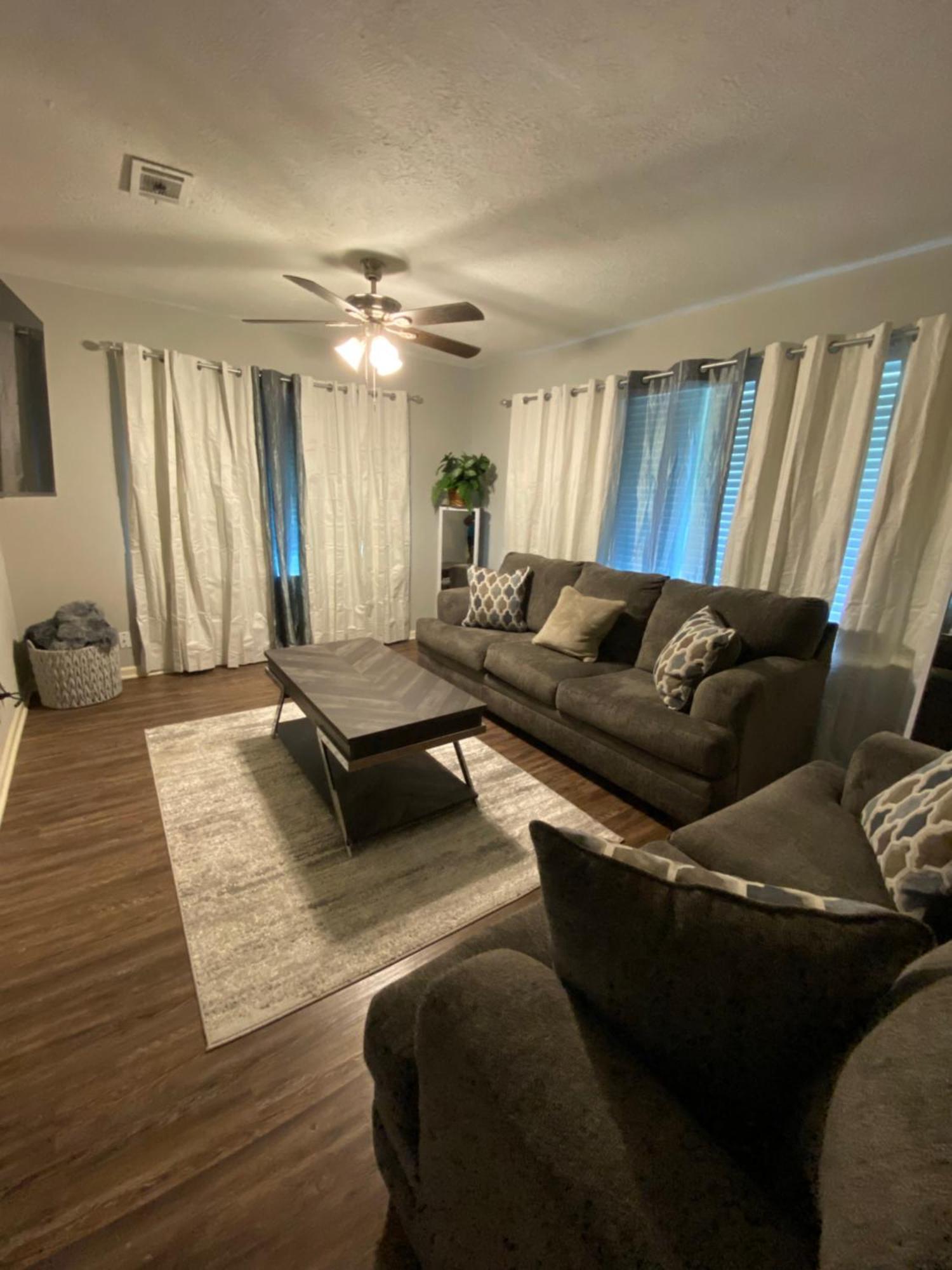 Charming 3bdrm Retreat Near Hcu Holiday home