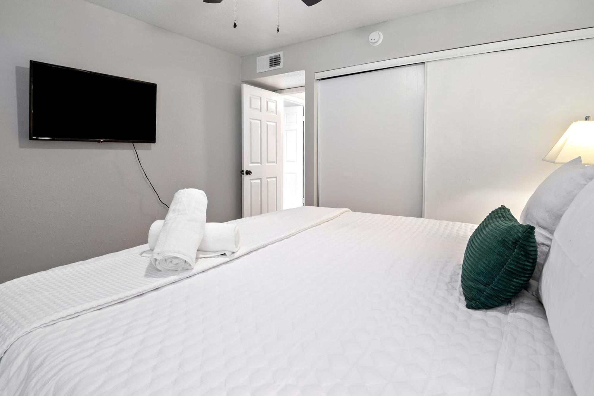Contemporary 2br Near Downtown Apartment Houston