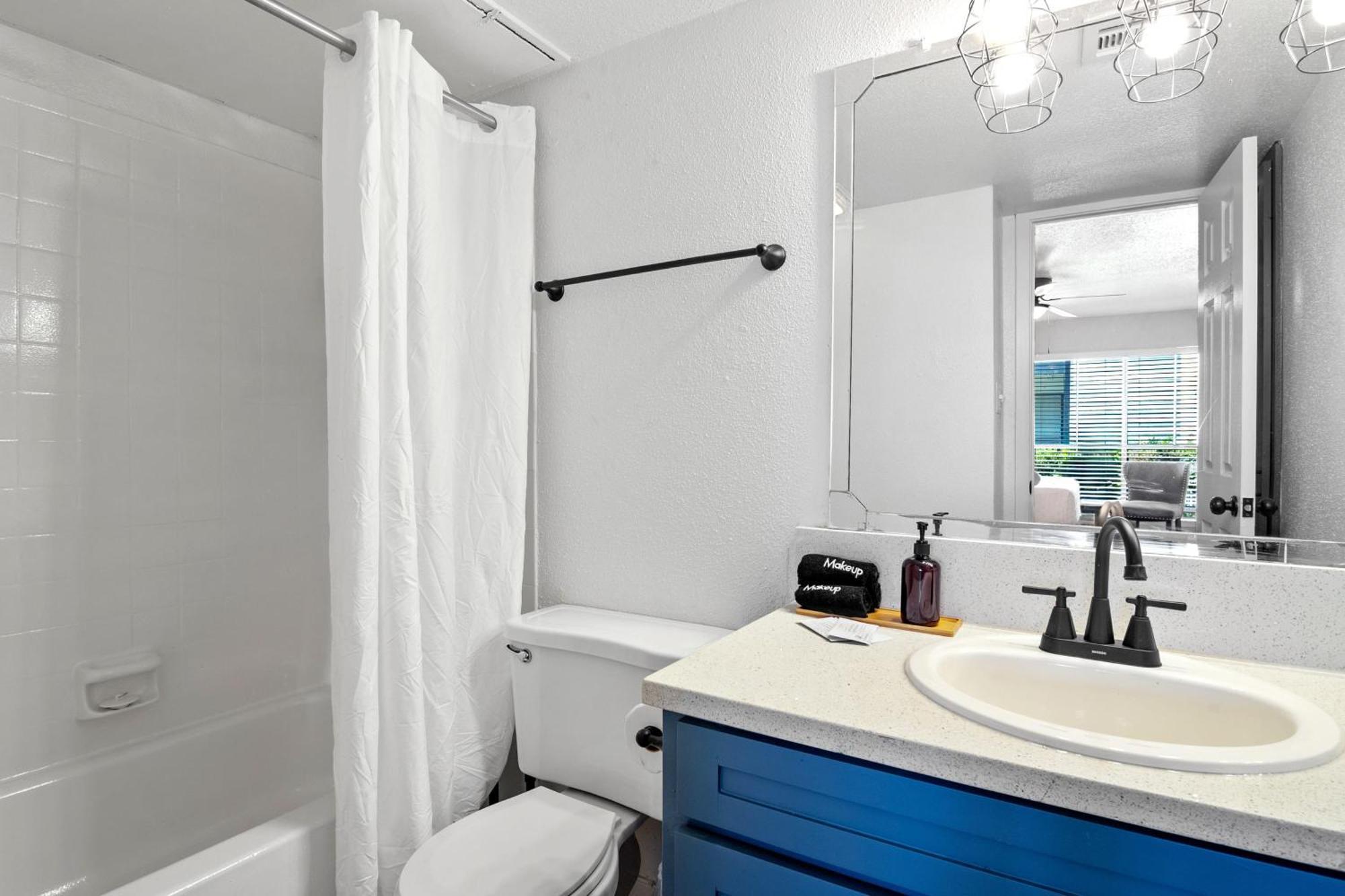 Contemporary 2br Near Downtown *