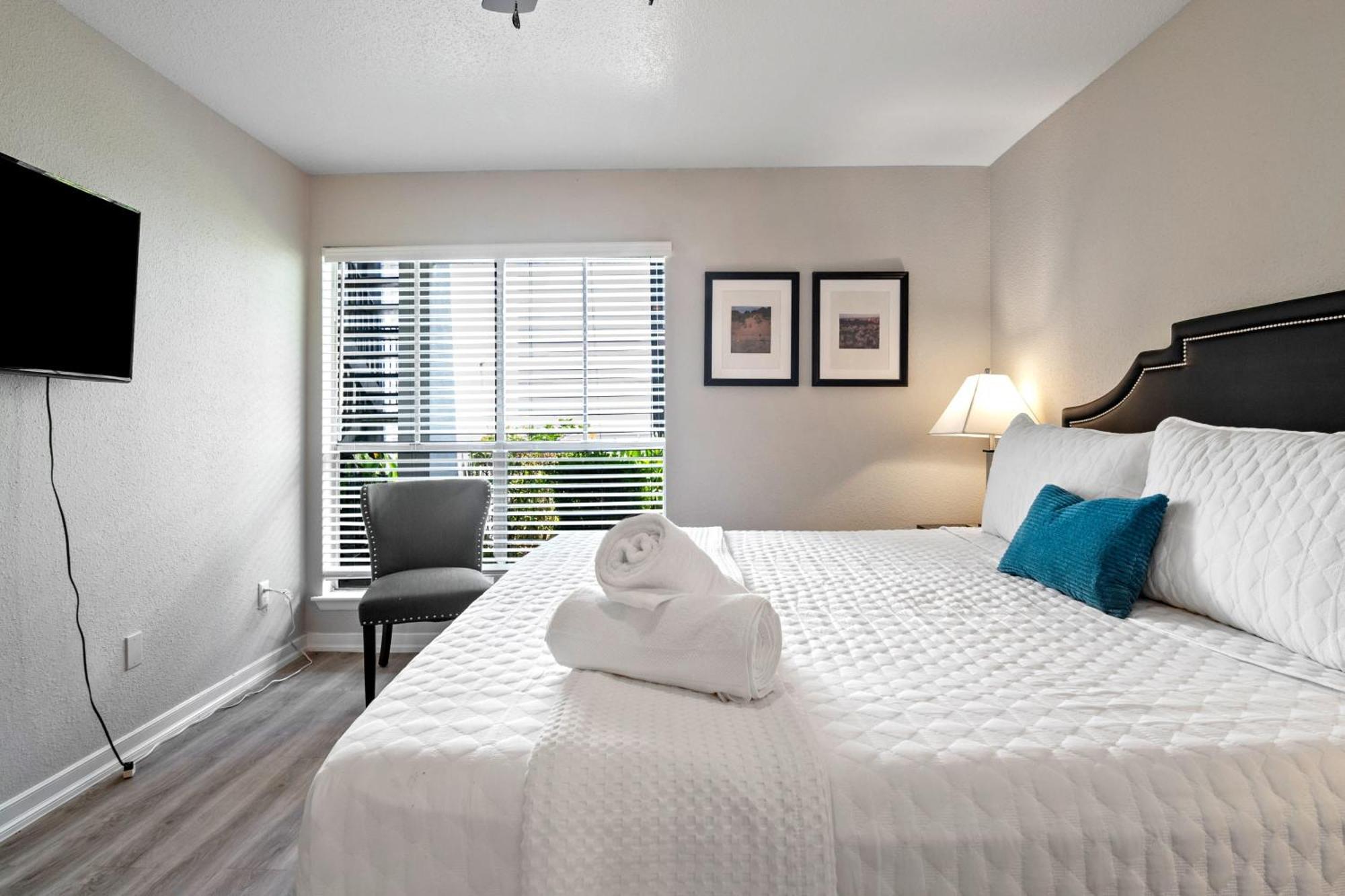 Contemporary 2br Near Downtown