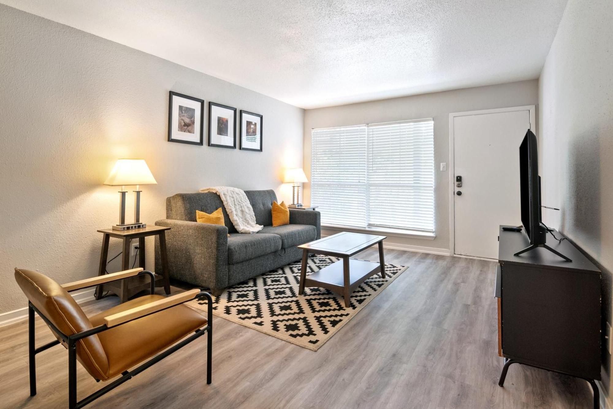 Apartment Contemporary 2br Near Downtown Houston