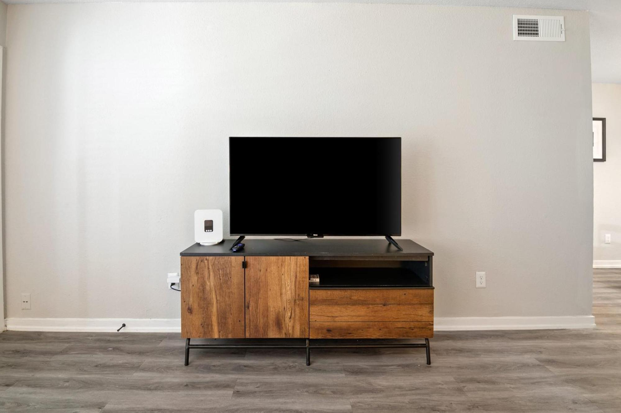 Contemporary 2br Near Downtown Apartment Houston