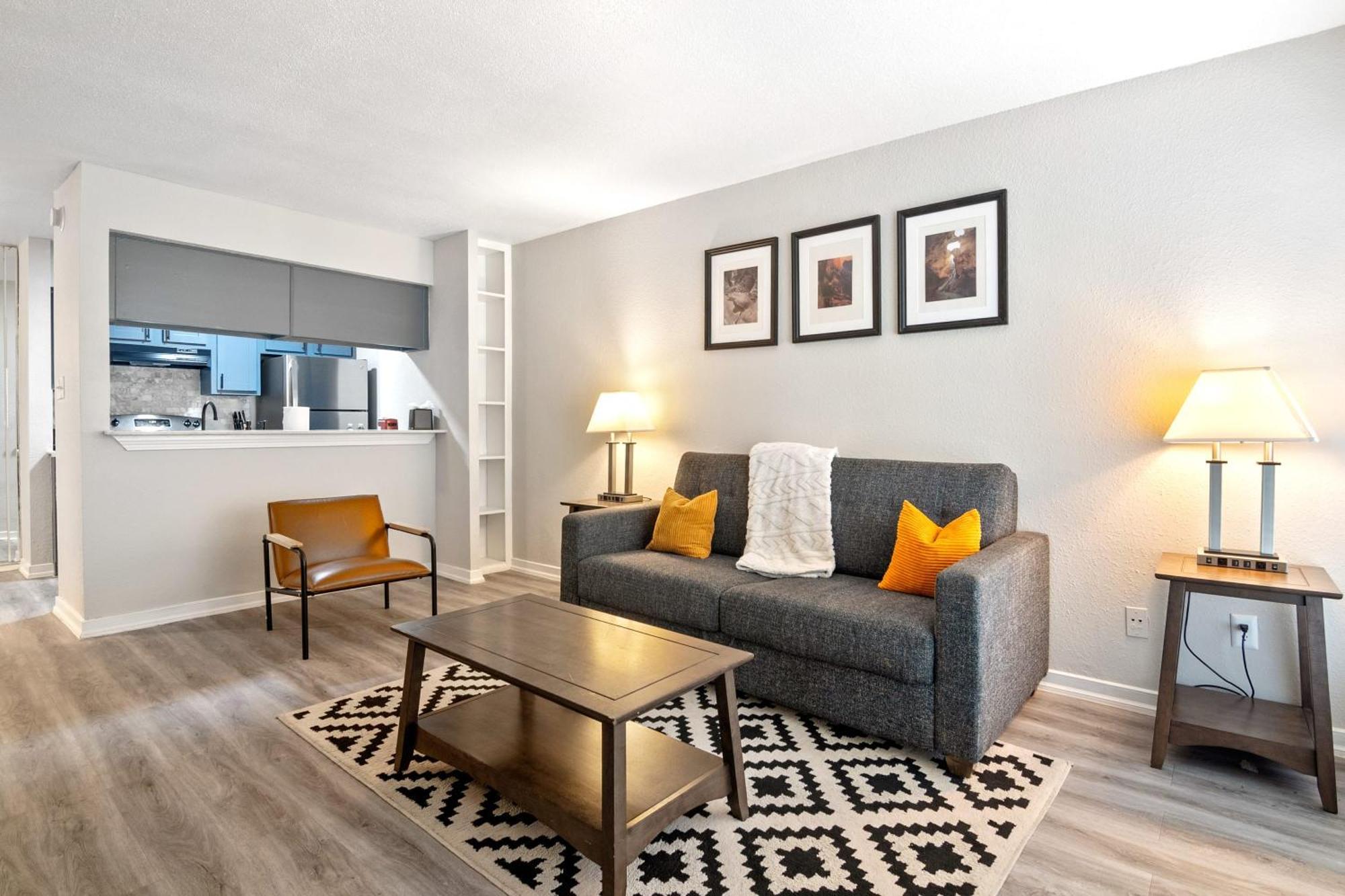 Apartment Contemporary 2br Near Downtown Houston