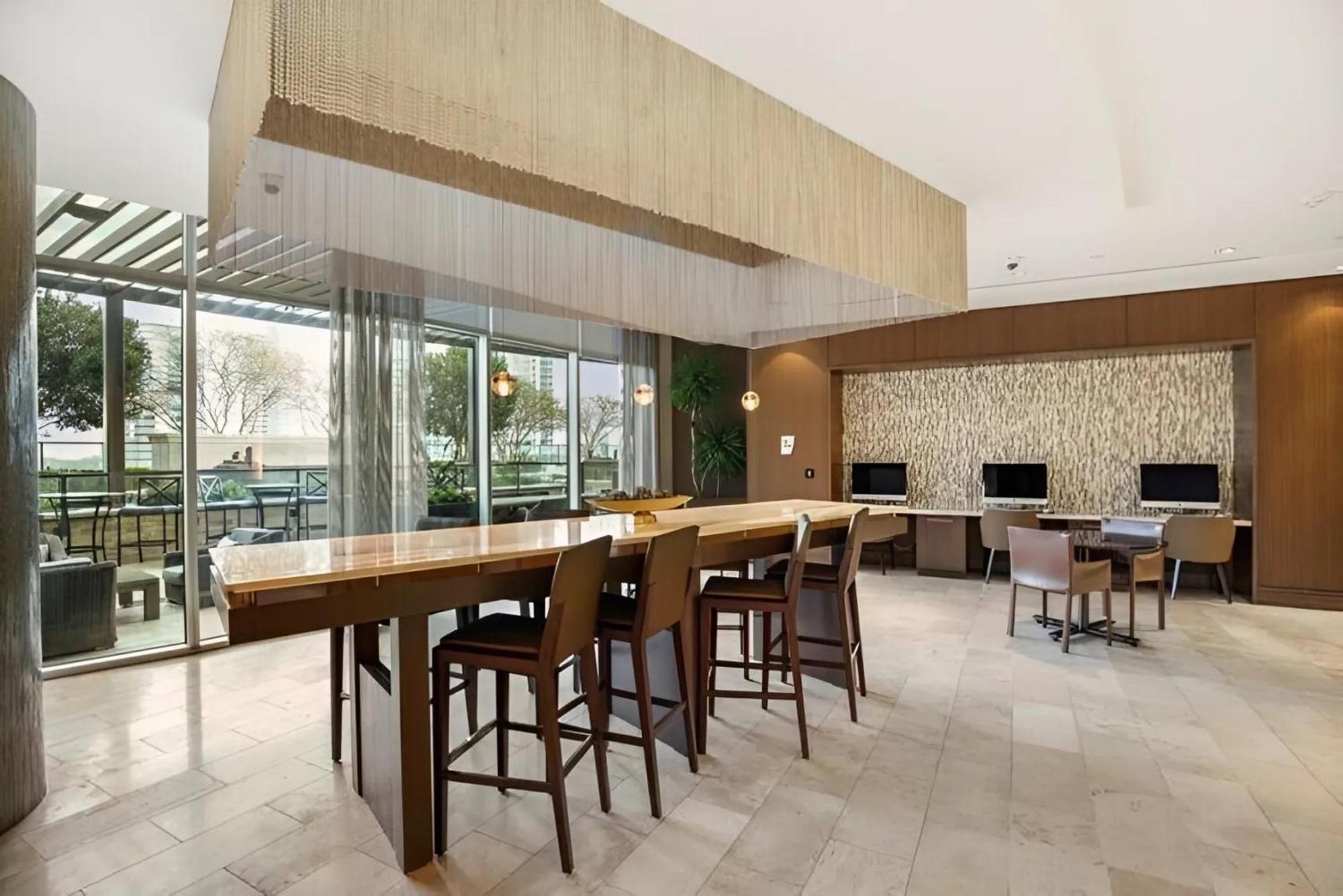 Hanover Post Oak * Houston