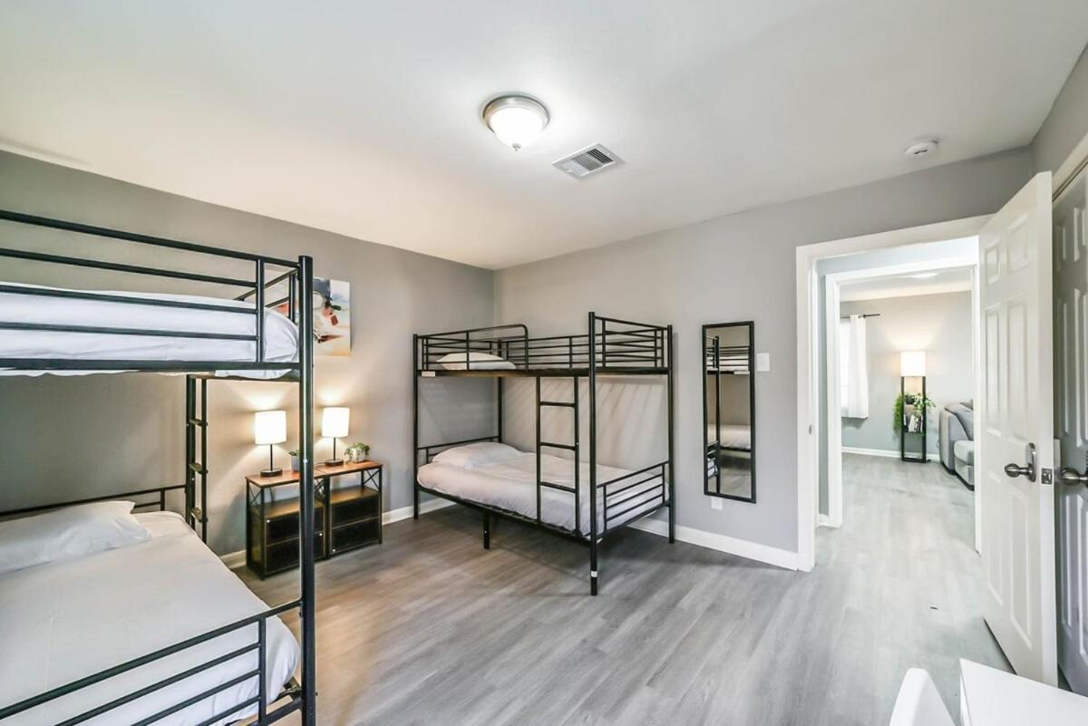 Comfy 5br With Hot Tub, 10min From Ngr Stadium Holiday home Houston