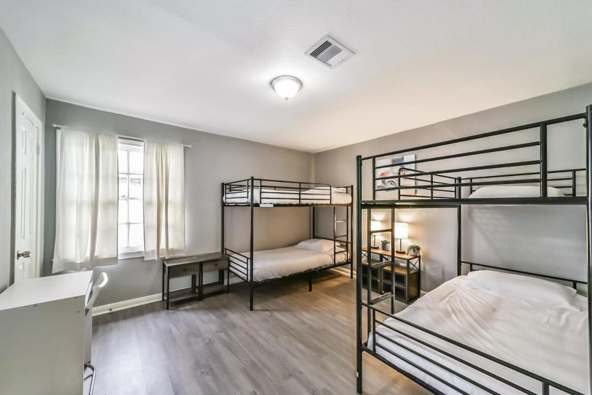 Comfy 5br With Hot Tub, 10min From Ngr Stadium Holiday home Houston