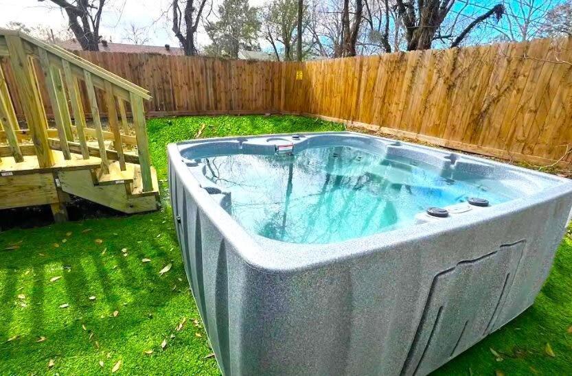 Holiday home Comfy 5br With Hot Tub, 10min From Ngr Stadium Houston