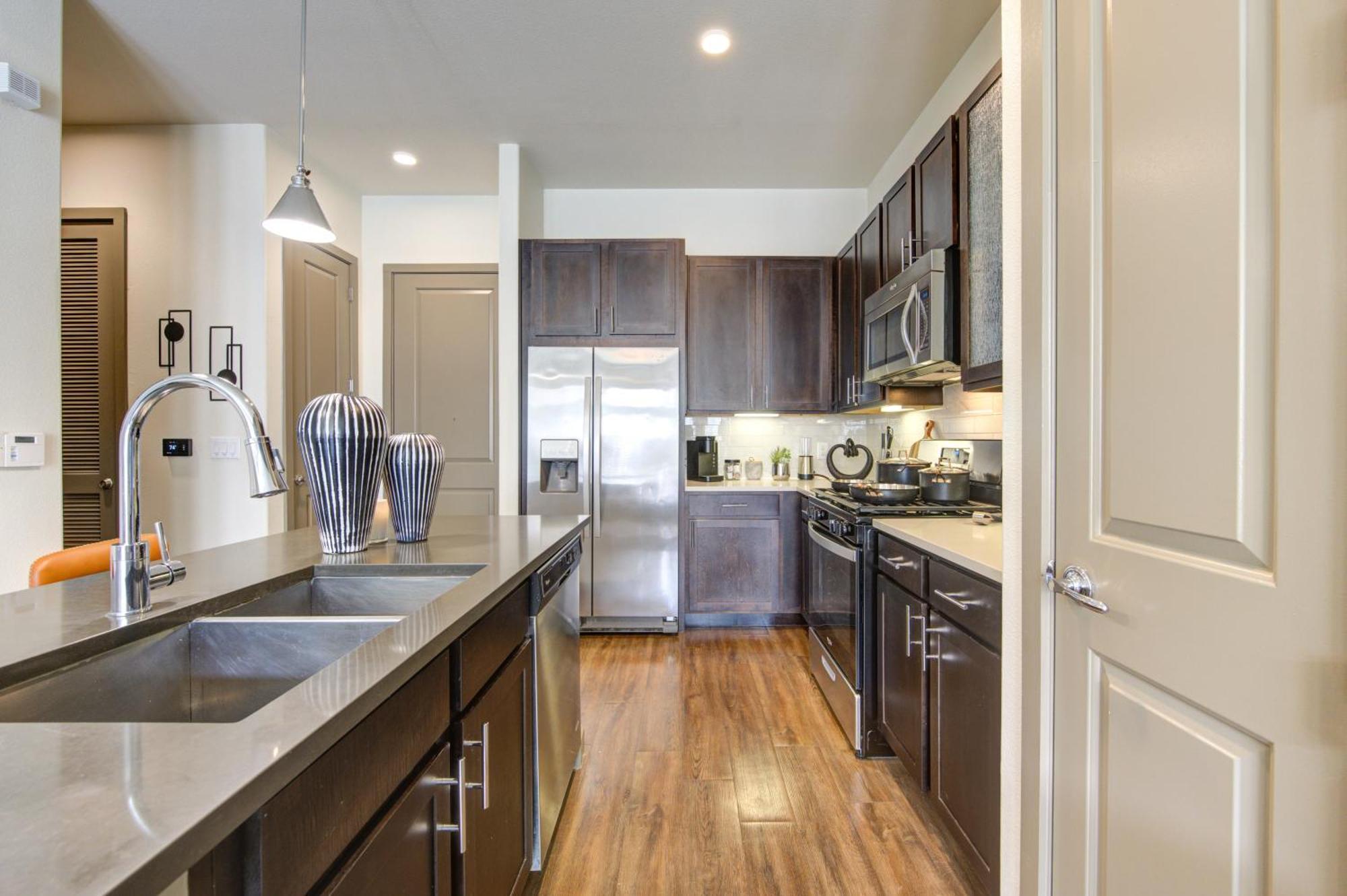 Apartment Sleek Energy Corridor King Bed *