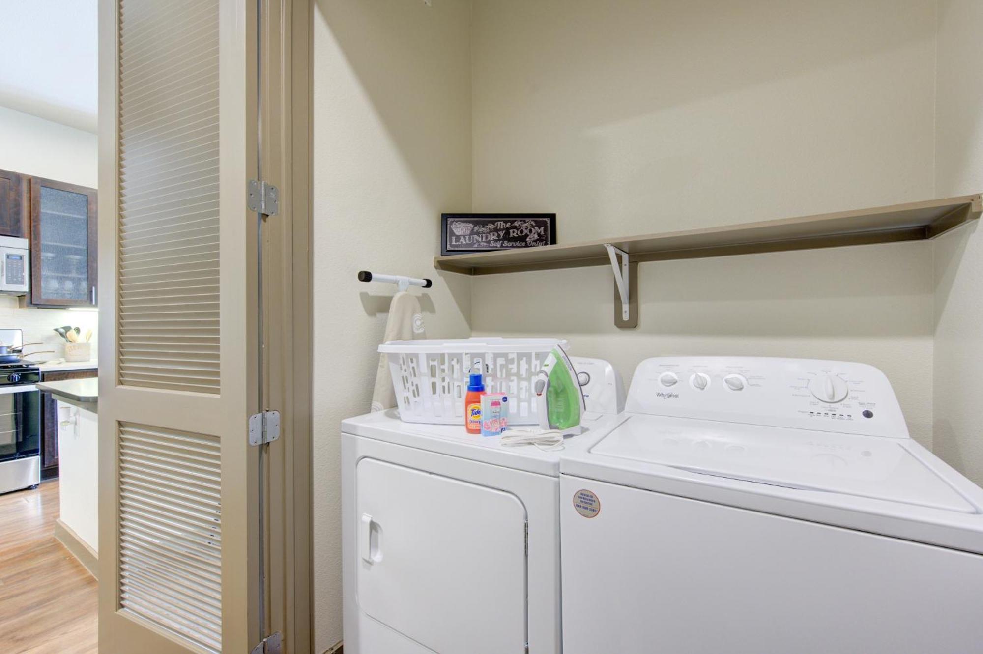 Sleek Energy Corridor King Bed *