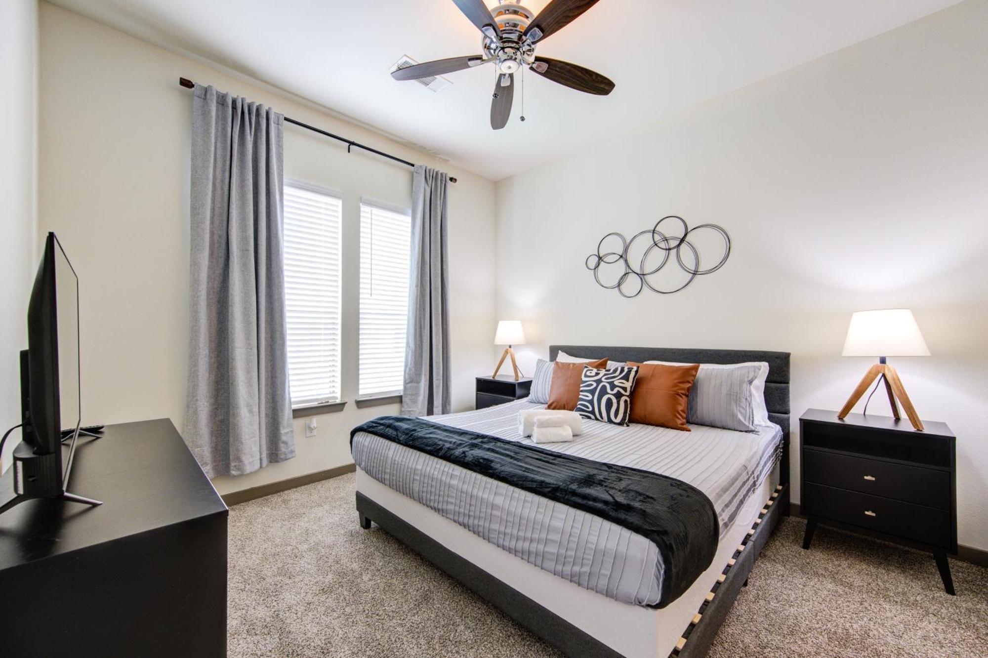 Apartment Sleek Energy Corridor King Bed *