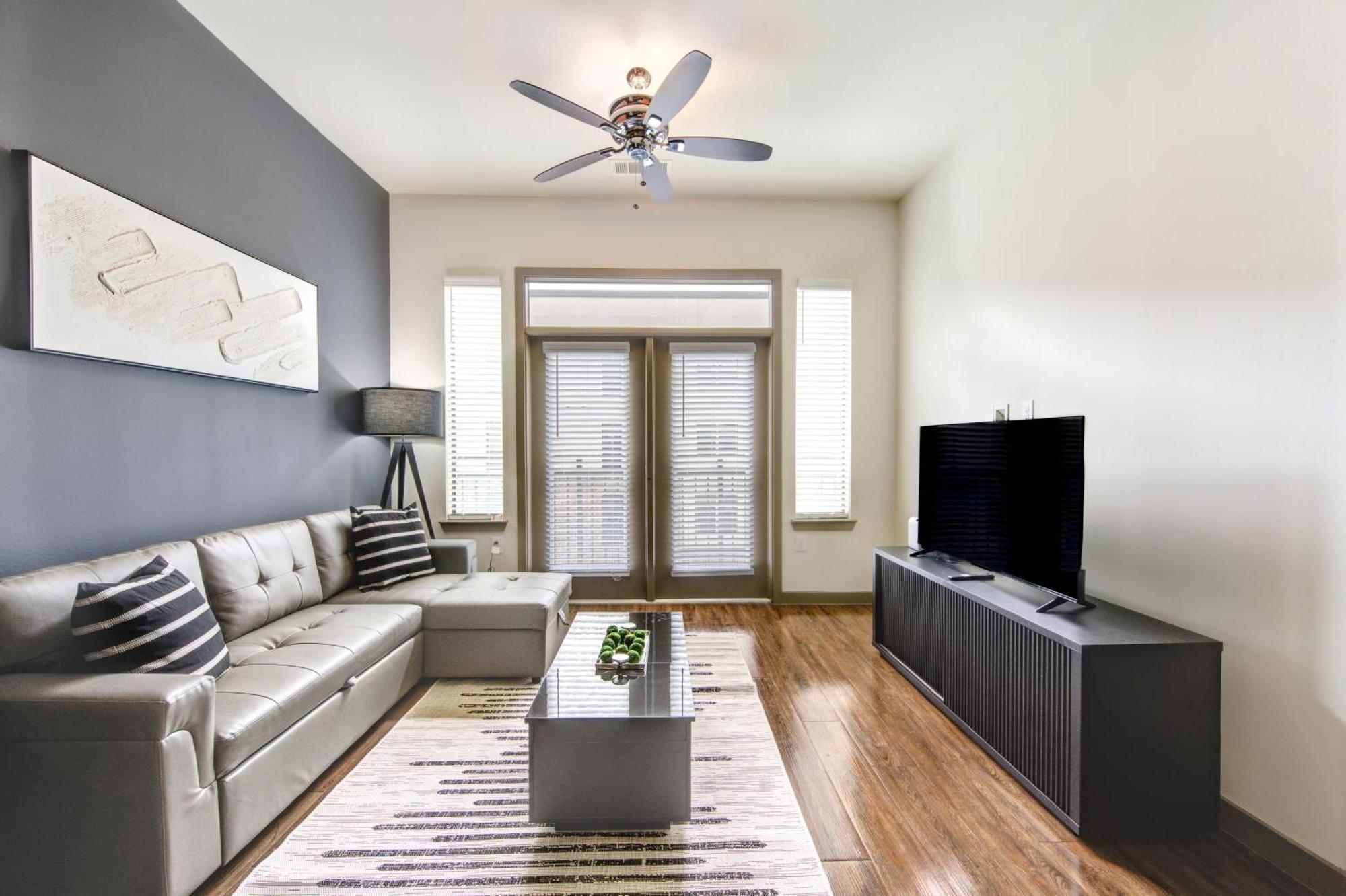 Apartment Sleek Energy Corridor King Bed Houston