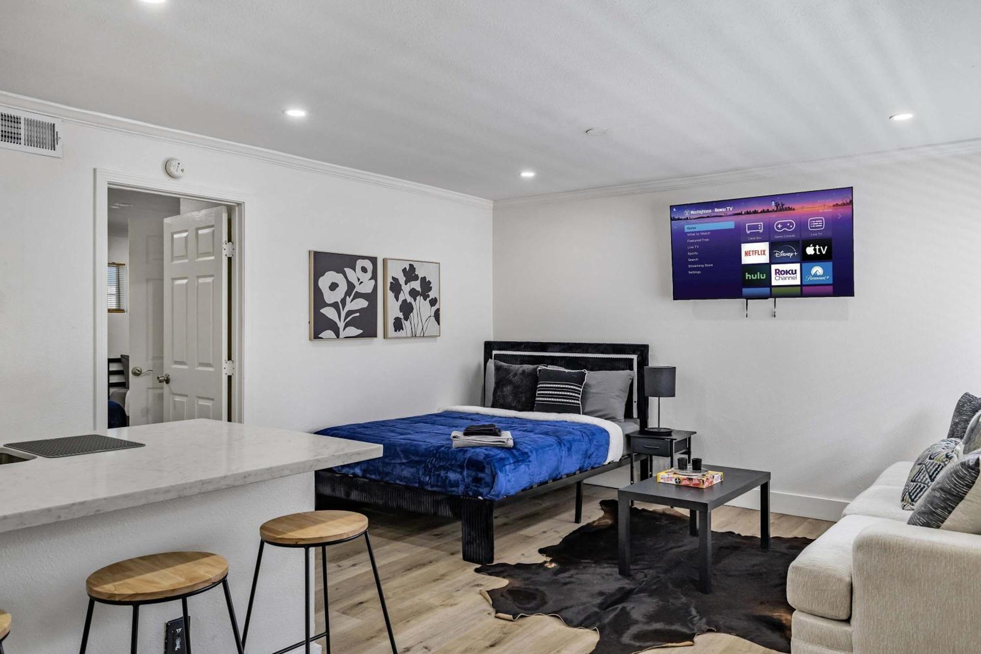 Montrose Living Prime Location Comfortable Beds Apartment