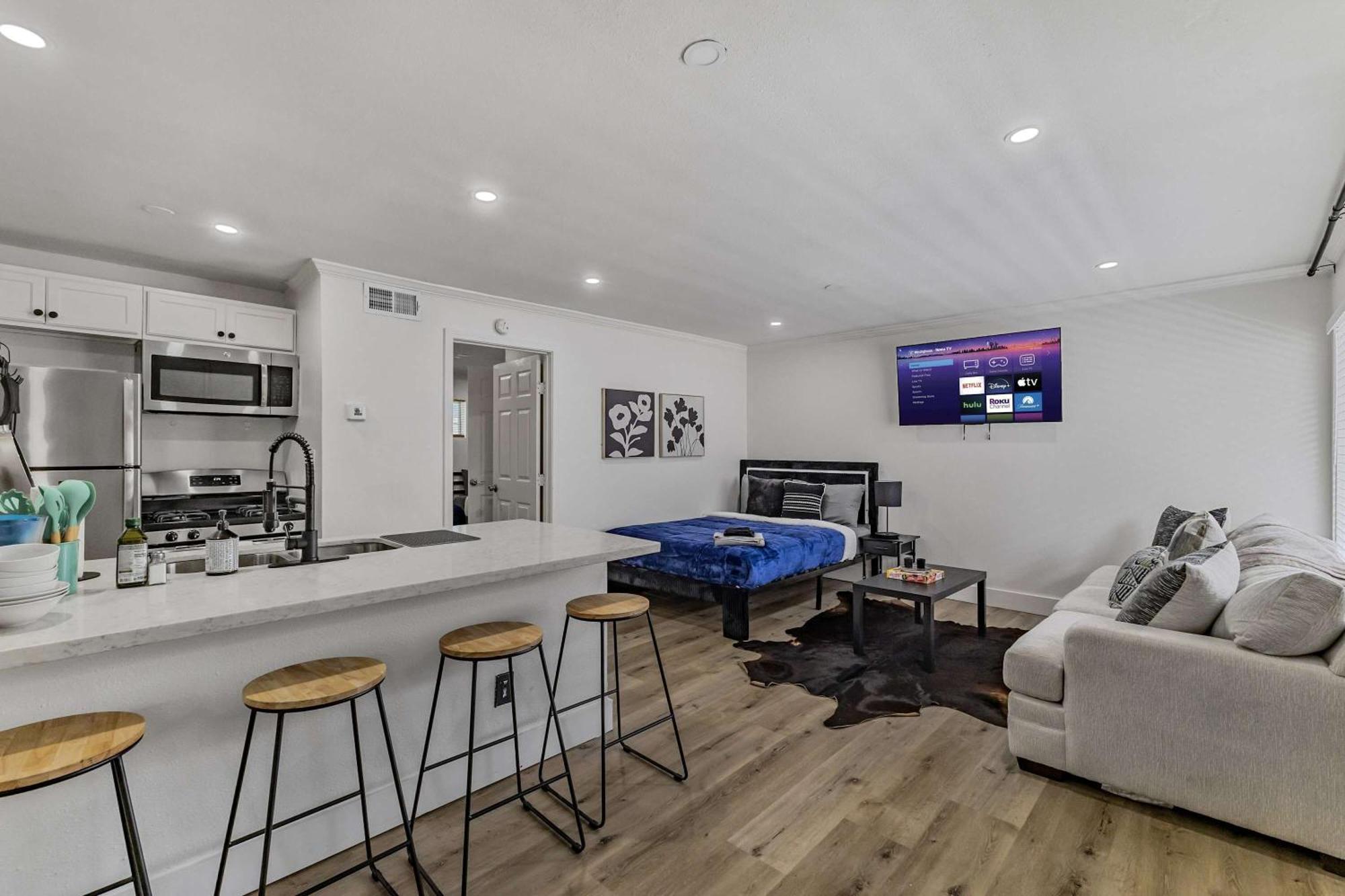 Montrose Living Prime Location Comfortable Beds