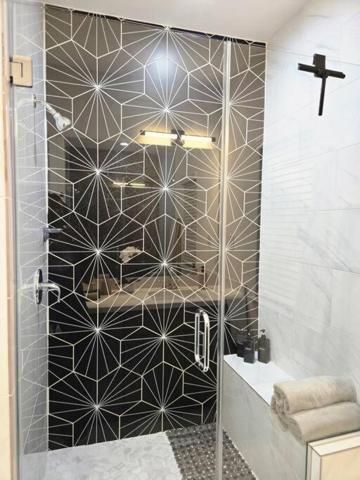 The Malmedy Is At A Location 3br Sleeps 10 * Houston