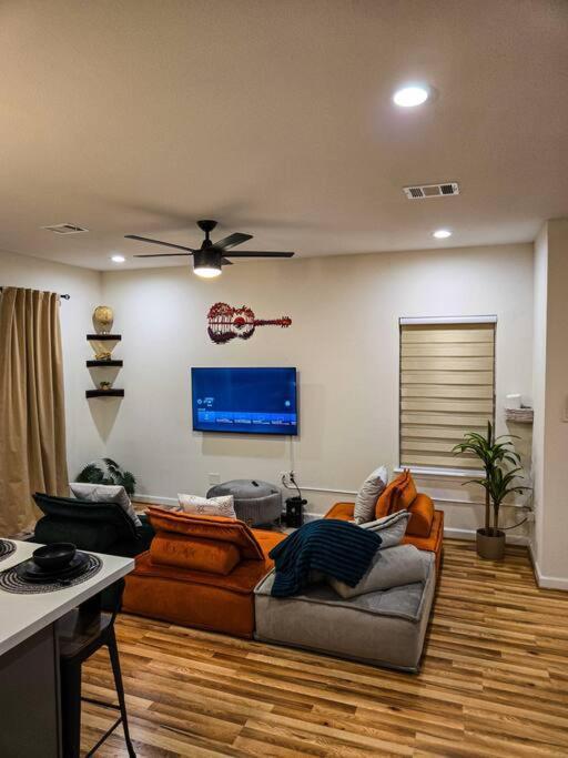The Malmedy Is At A Location 3br Sleeps 10 Houston
