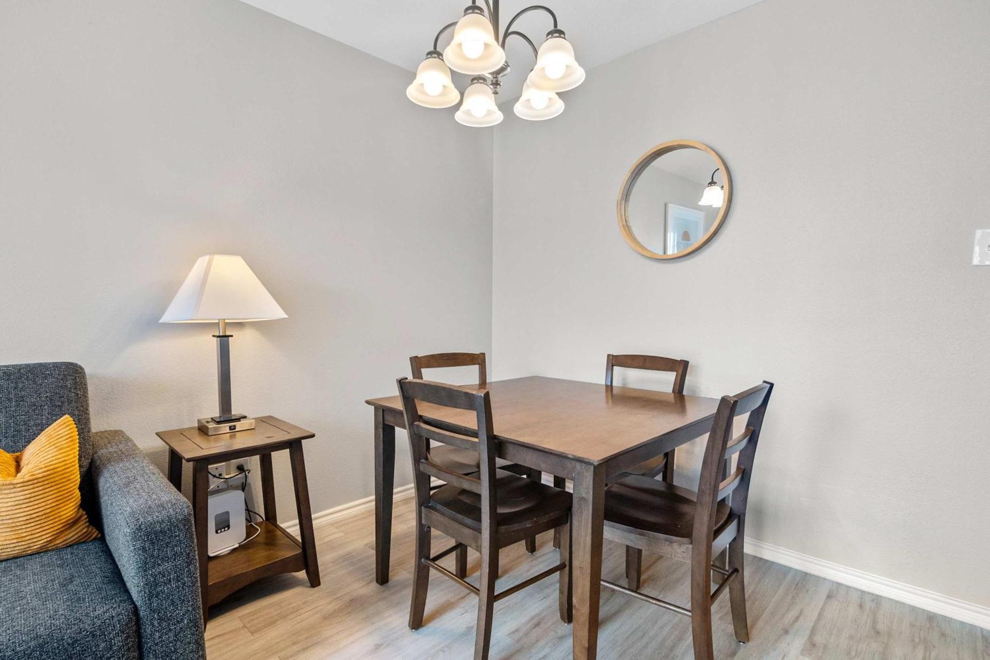 Stylish 10 Min To Main Street Downtown Houston