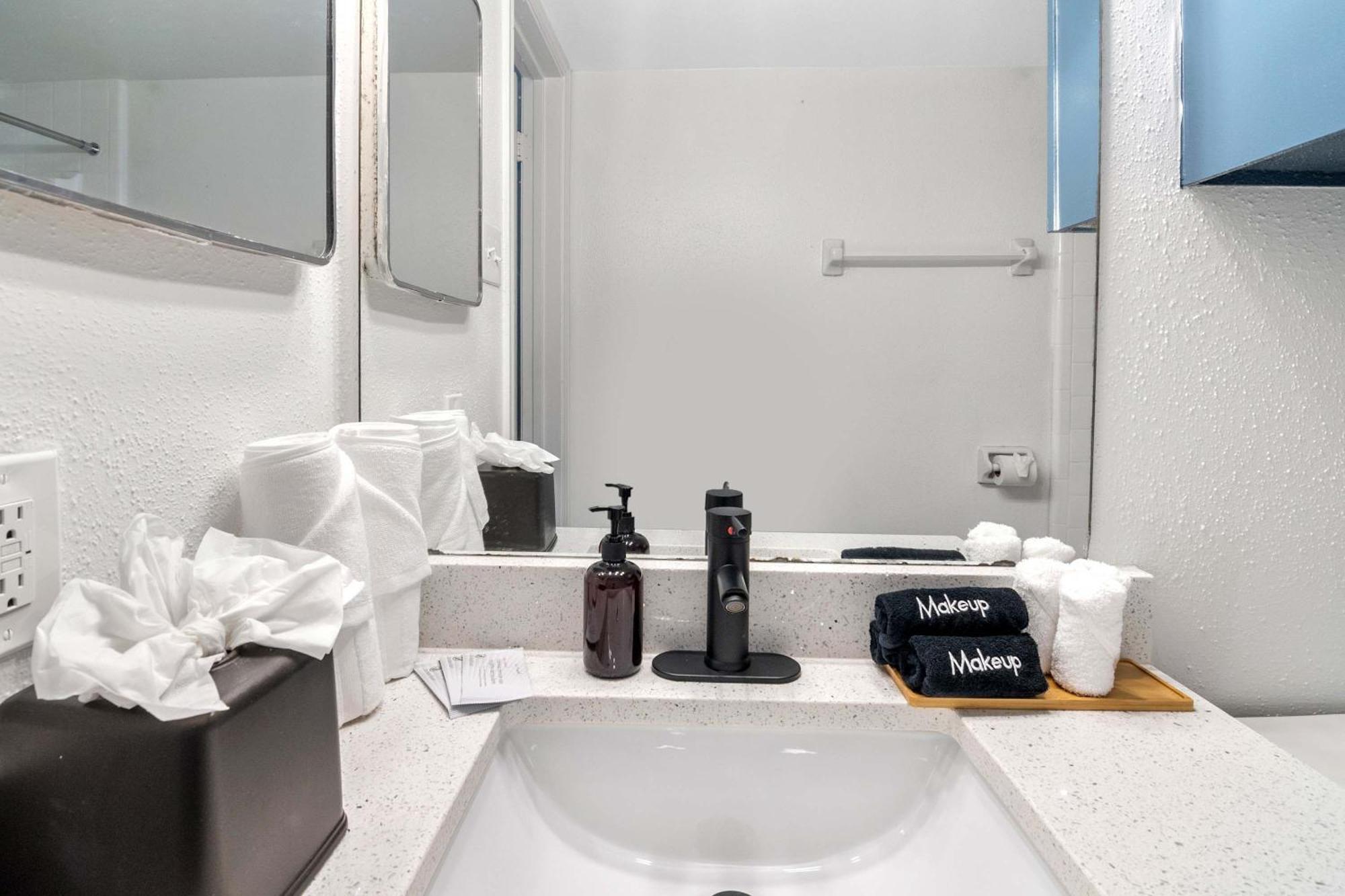 Apartment Stylish 10 Min To Main Street Downtown *