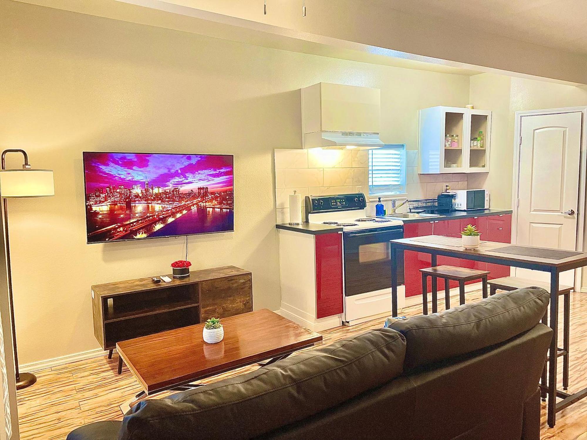 Apartment Delightful Location In Midtown!