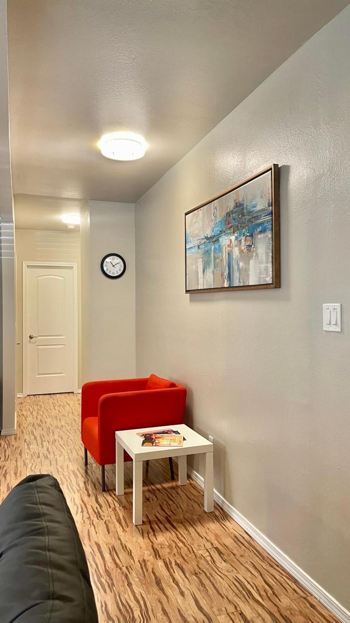Delightful Location In Midtown! *