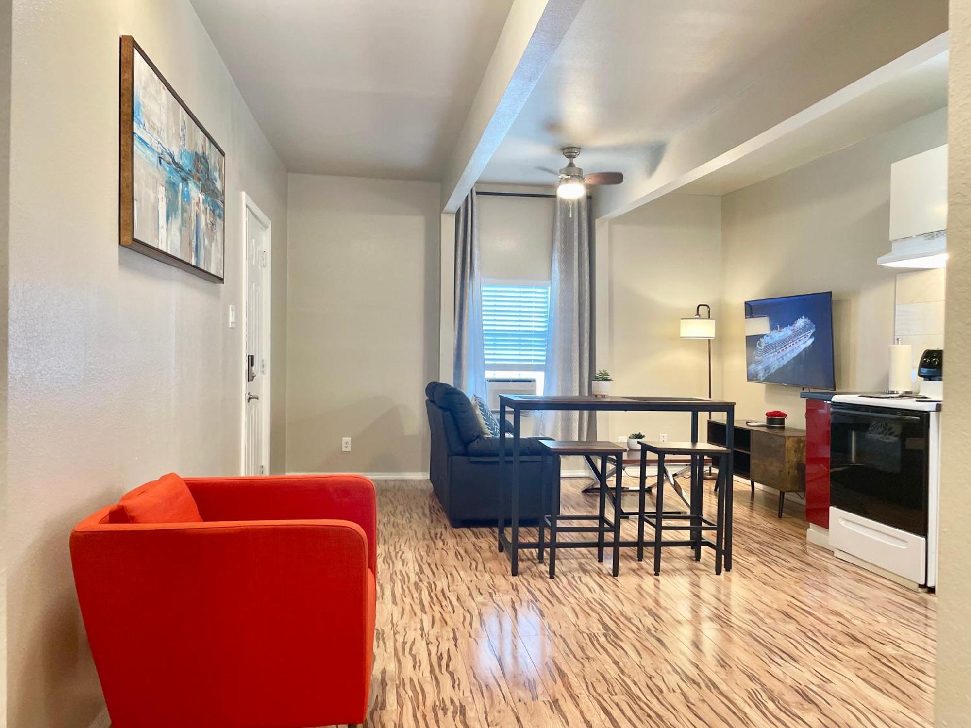 Delightful Location In Midtown! *