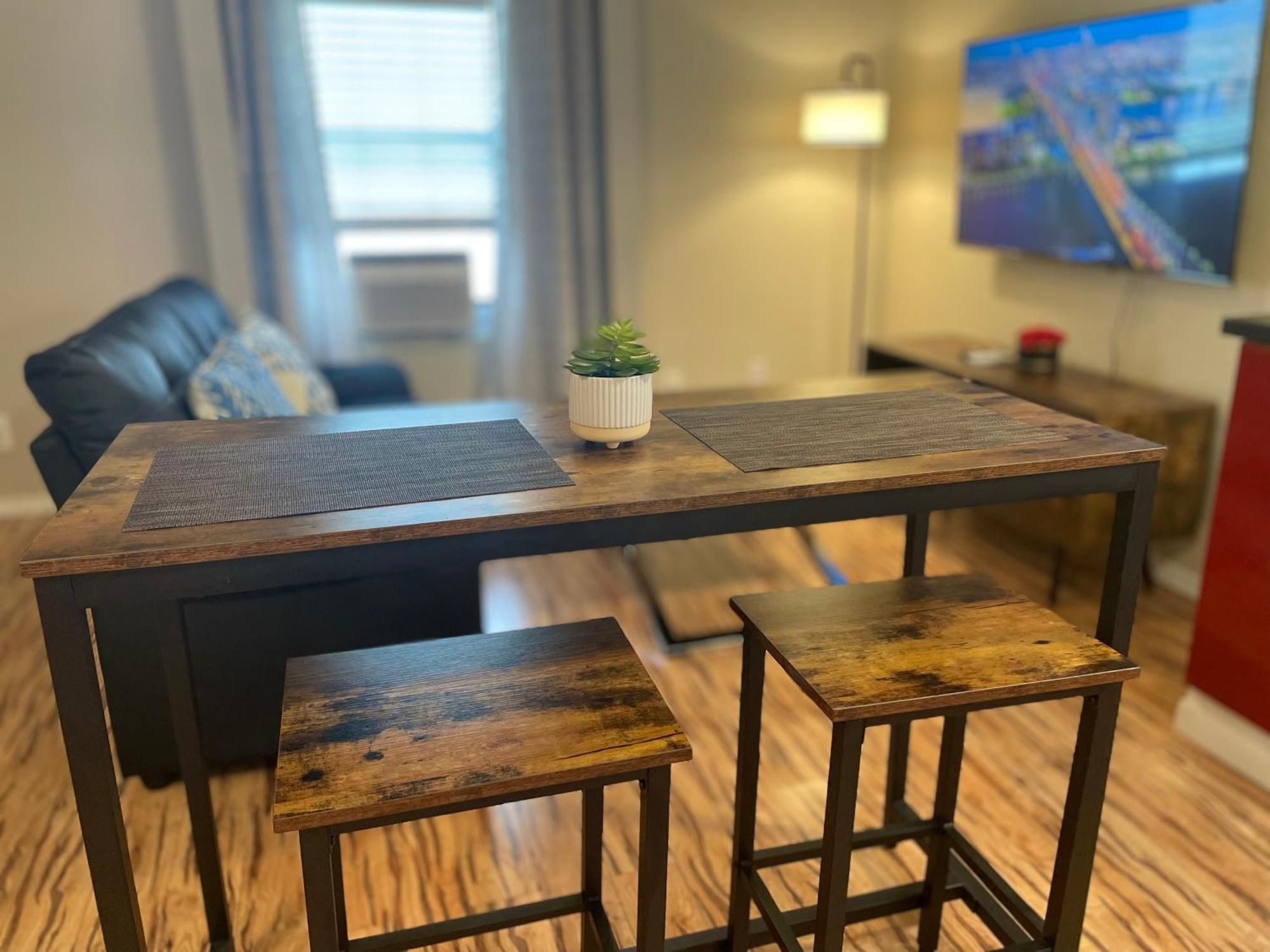 Apartment Delightful Location In Midtown! *