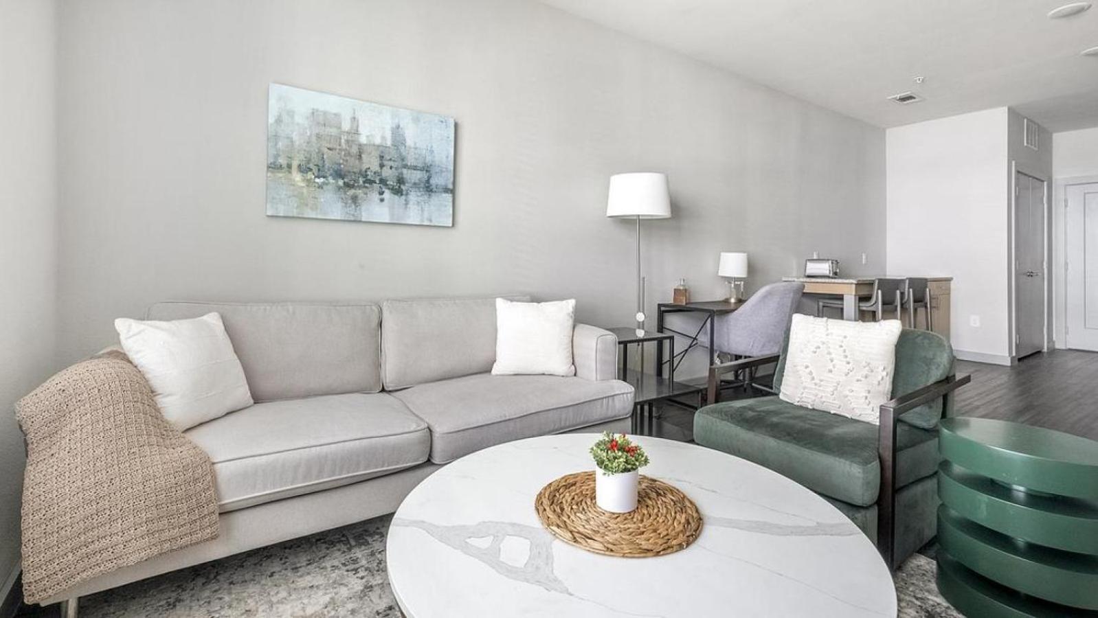 Landing At The Standard In The Heights - 1 Bedroom In Northside Apartment