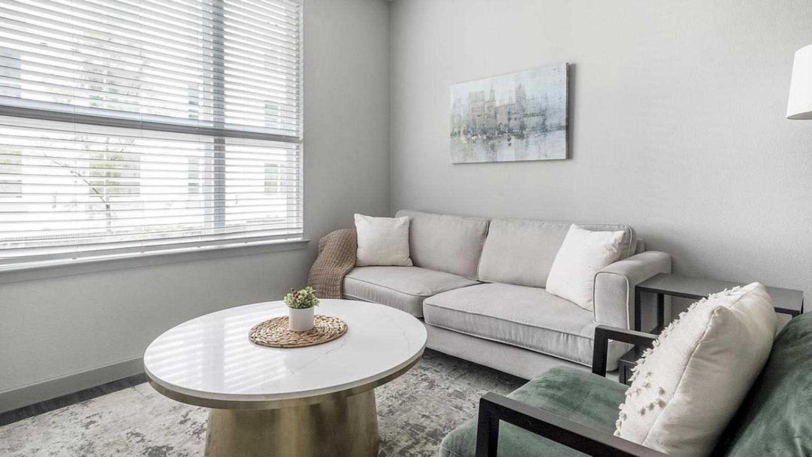 Landing At The Standard In The Heights - 1 Bedroom In Northside Apartment