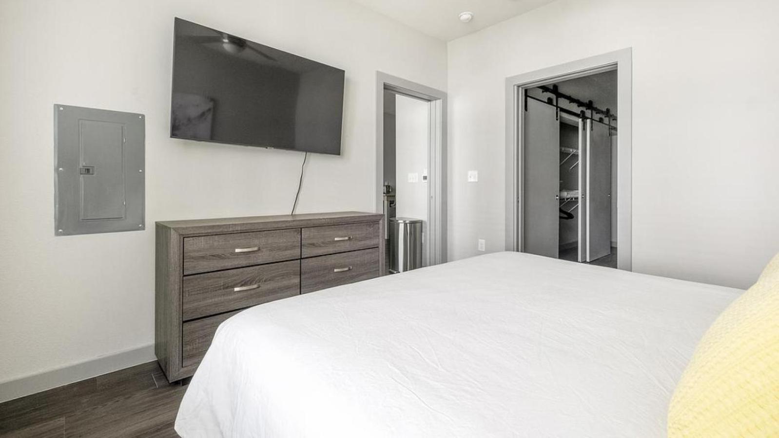 Apartment Landing At The Standard In The Heights - 1 Bedroom In Northside