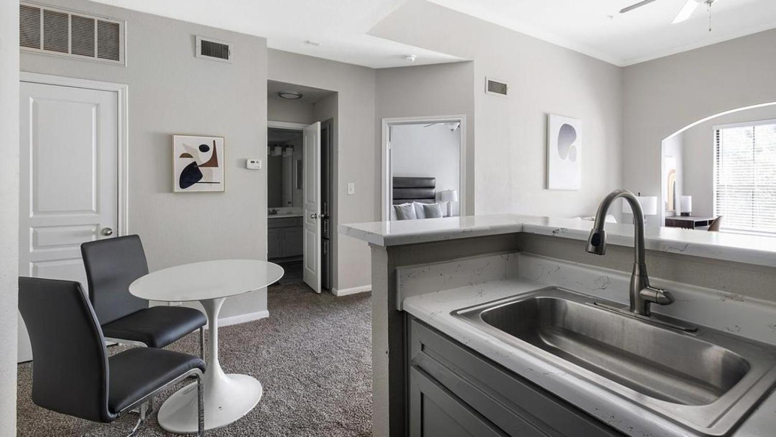 Landing At The Milano - 1 Bedroom In Briar Forest * Houston