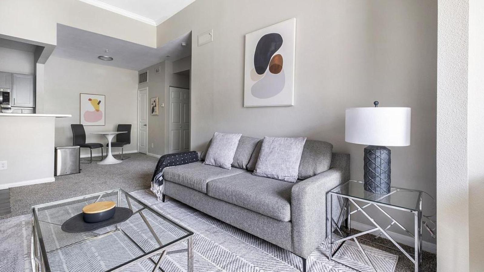 Apartment Landing At The Milano - 1 Bedroom In Briar Forest