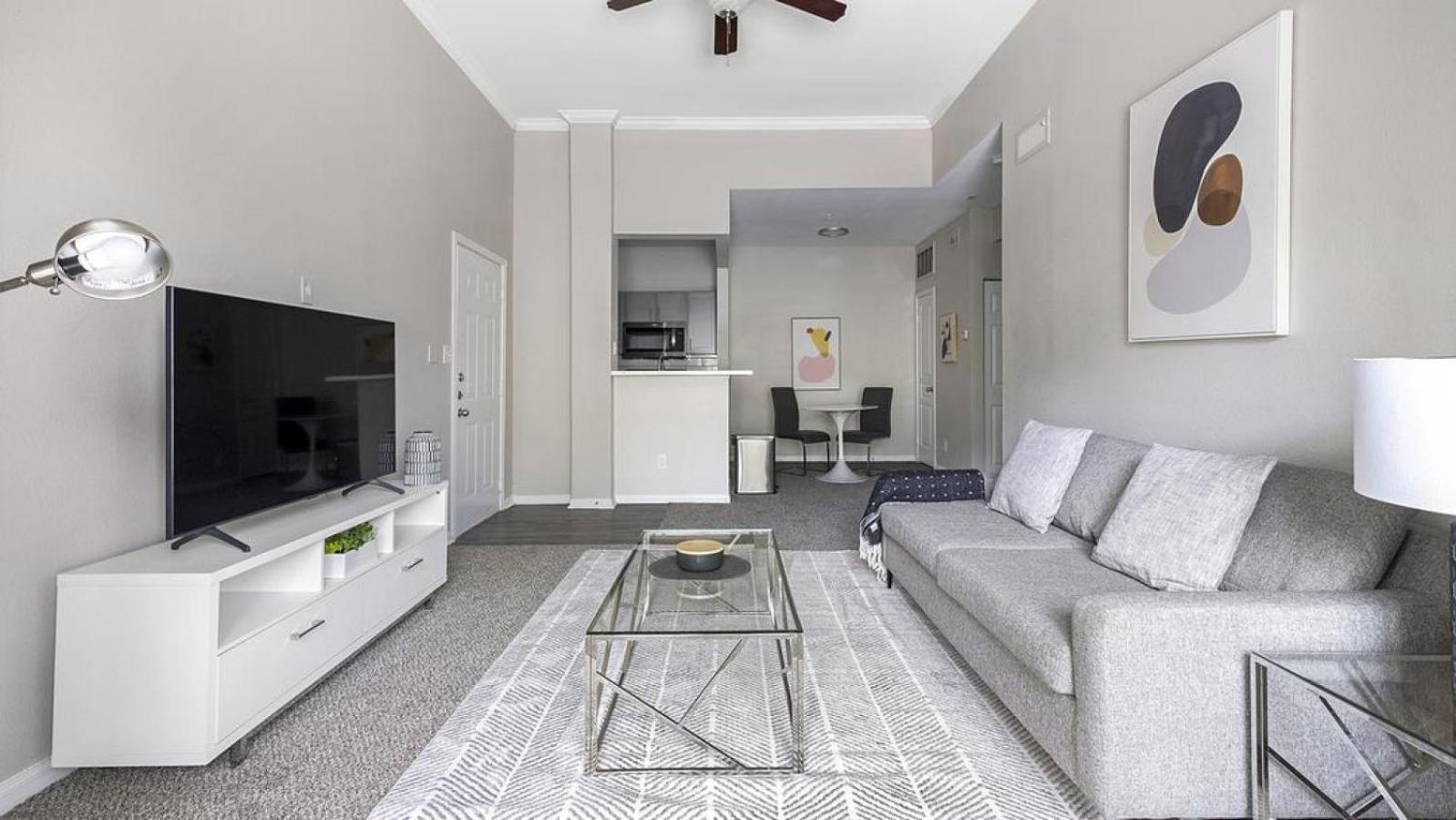 Landing At The Milano - 1 Bedroom In Briar Forest Apartment Houston