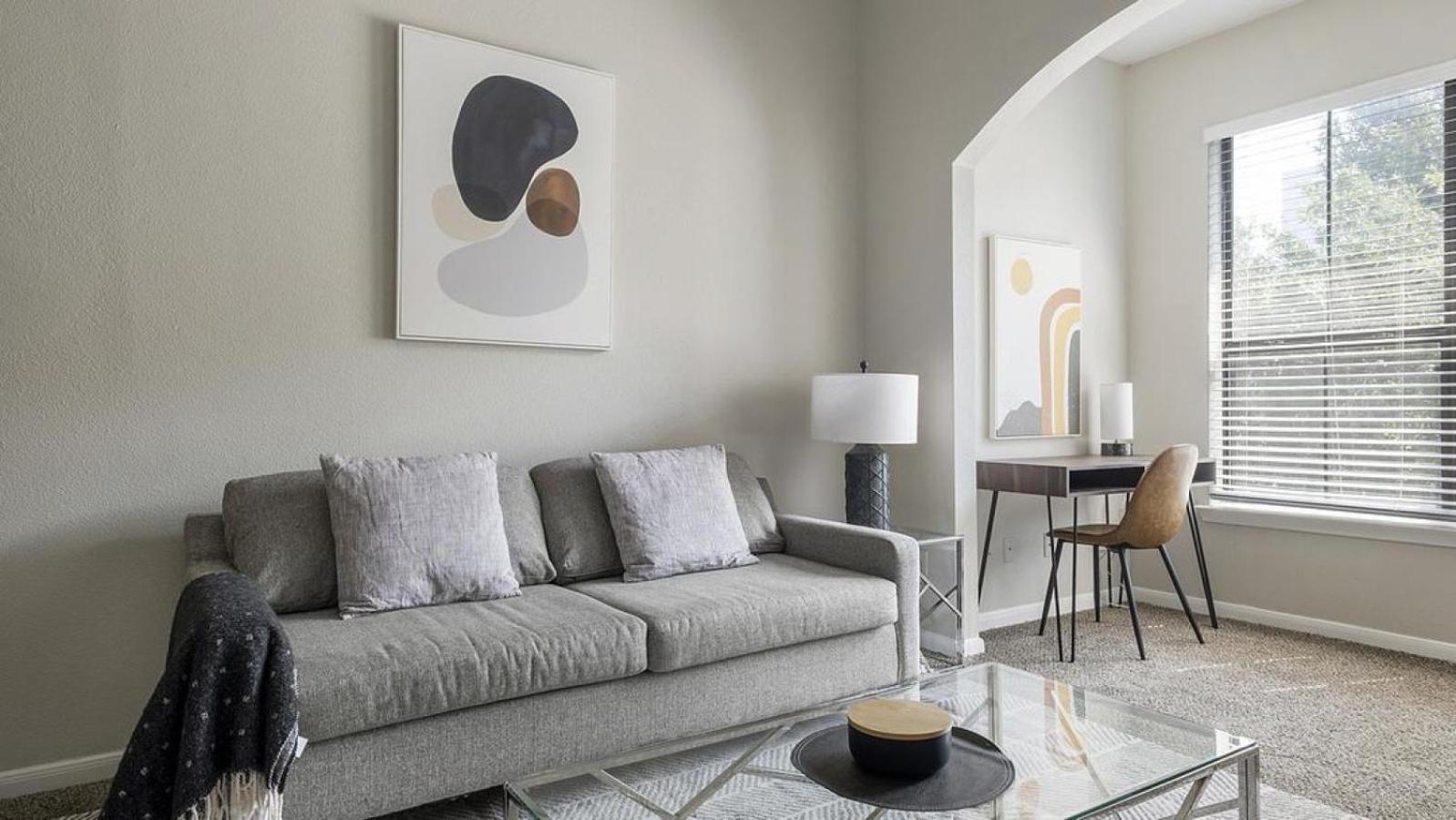 Landing At The Milano - 1 Bedroom In Briar Forest *