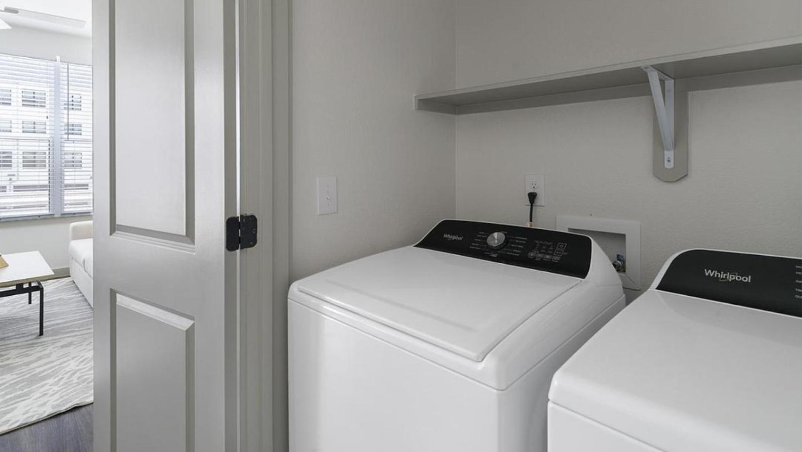 Landing At The Standard On The River - 2 Bedrooms In Northside Houston