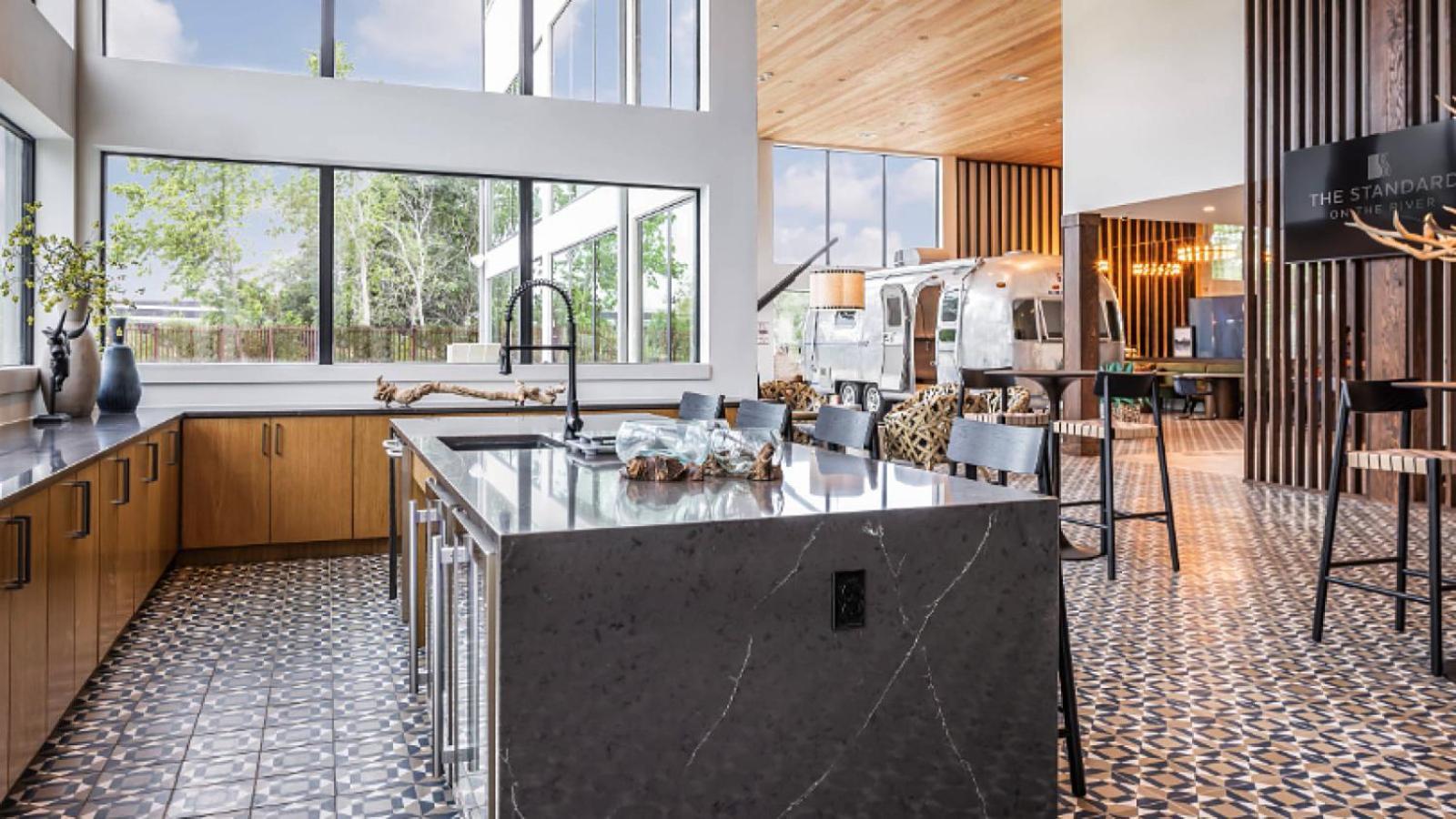 Landing At The Standard On The River - 2 Bedrooms In Northside Apartment *
