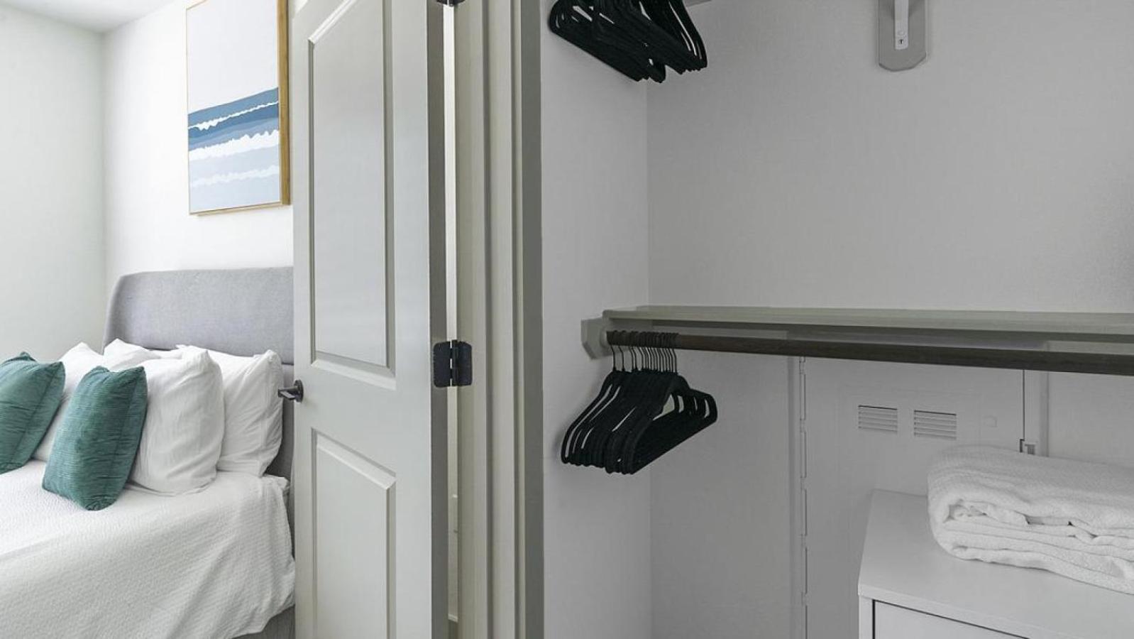 Landing At The Standard On The River - 2 Bedrooms In Northside Houston