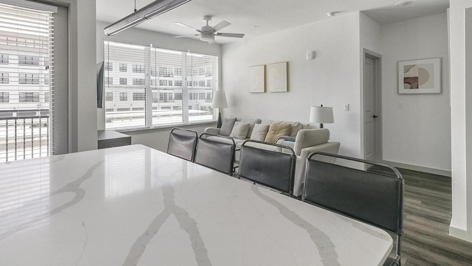 Landing At The Standard On The River - 2 Bedrooms In Northside * Houston