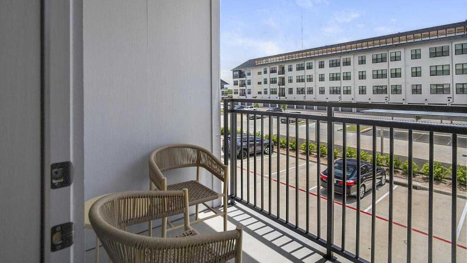 Landing At The Standard On The River - 2 Bedrooms In Northside Apartment