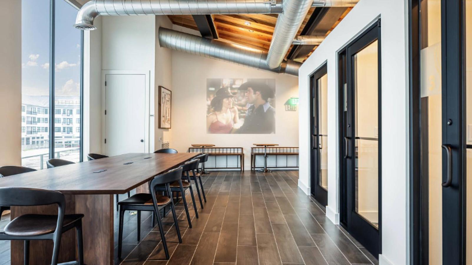 Landing At The Standard On The River - 2 Bedrooms In Northside Houston