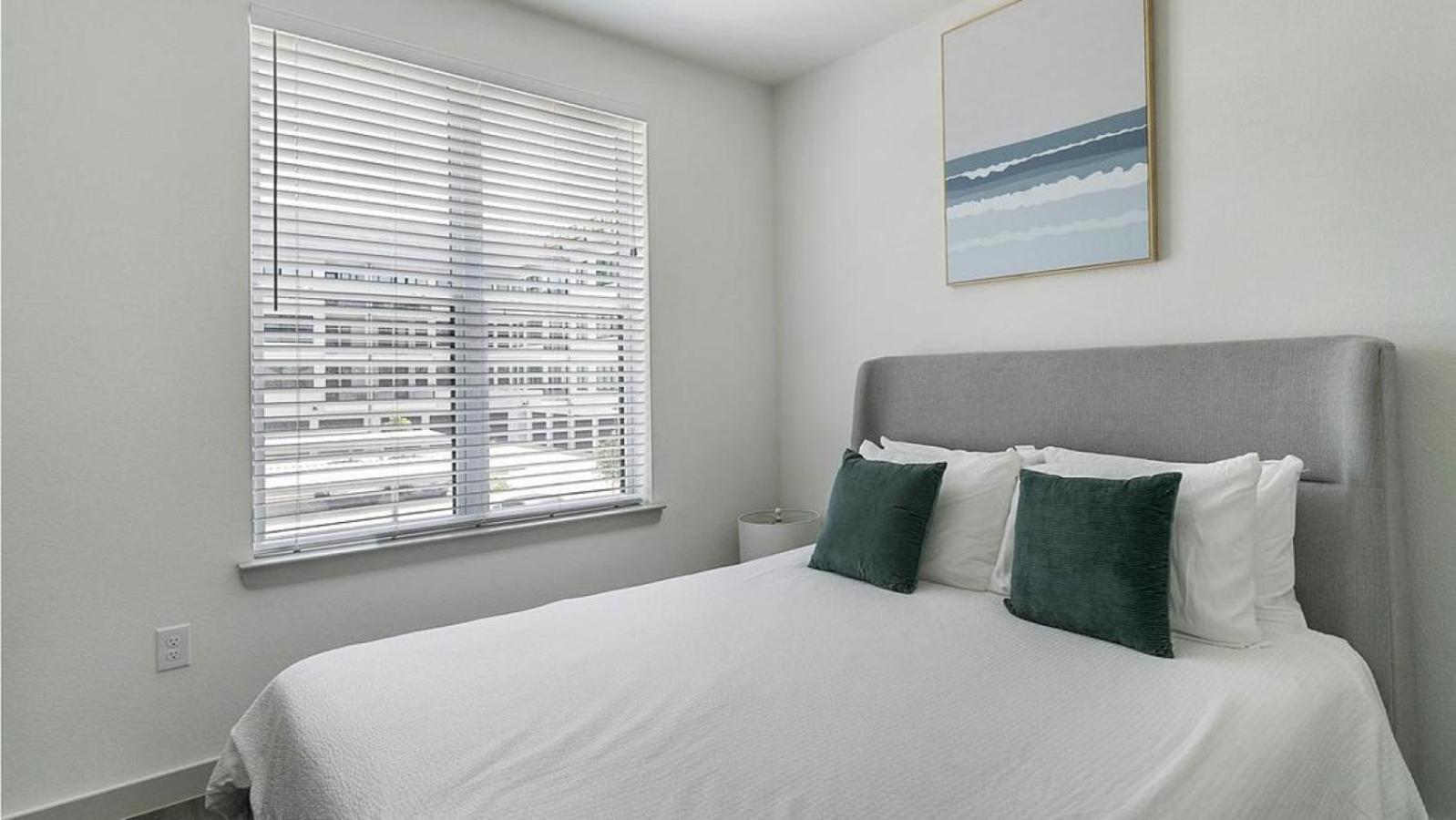 Landing At The Standard On The River - 2 Bedrooms In Northside Apartment
