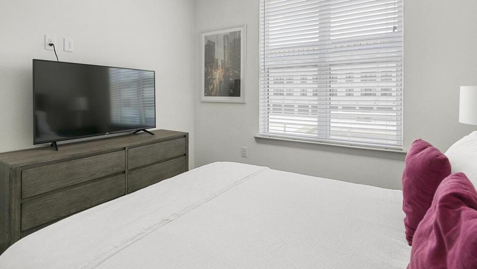 Landing At The Standard On The River - 2 Bedrooms In Northside Apartment *