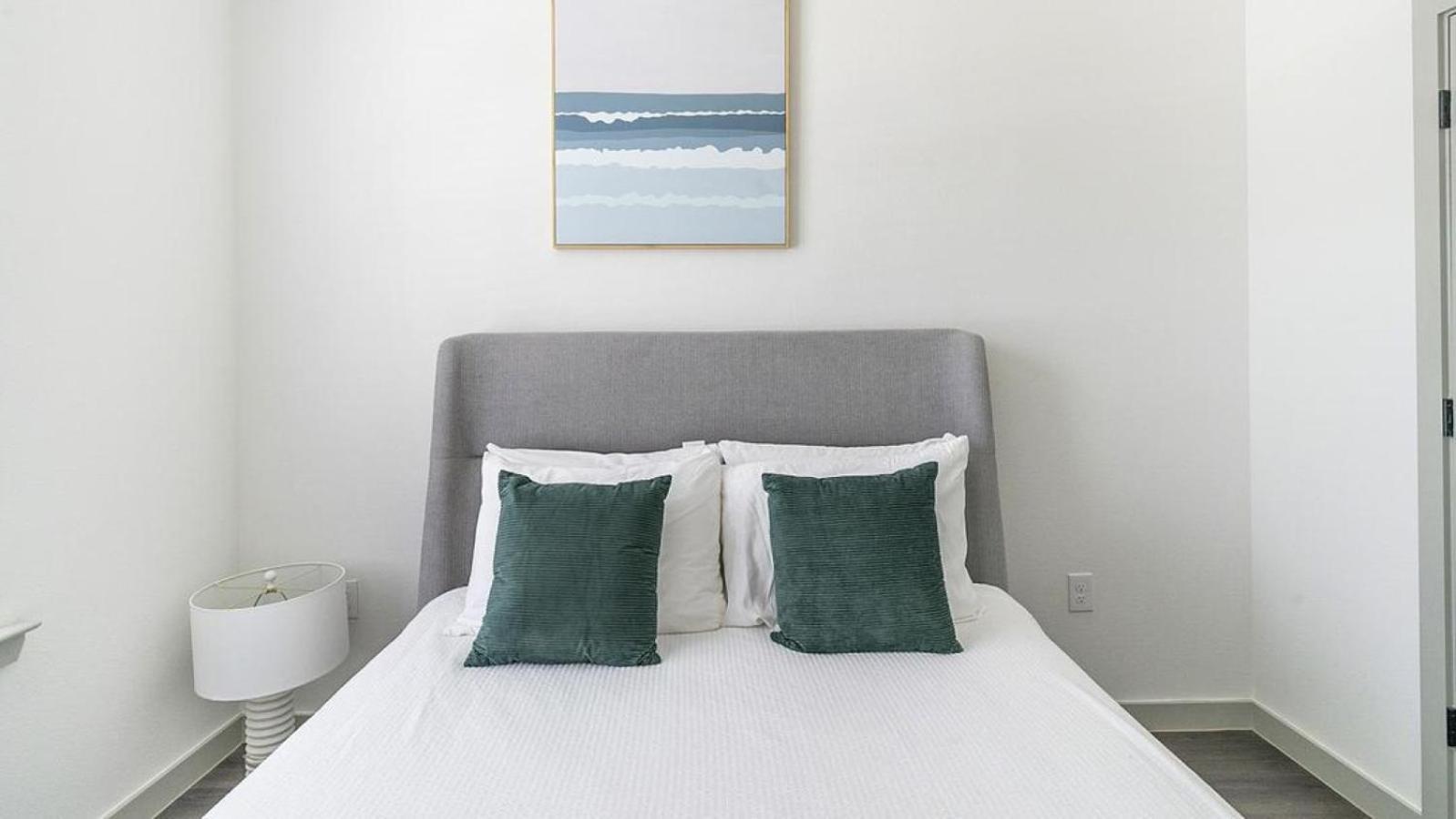 Landing At The Standard On The River - 2 Bedrooms In Northside Houston