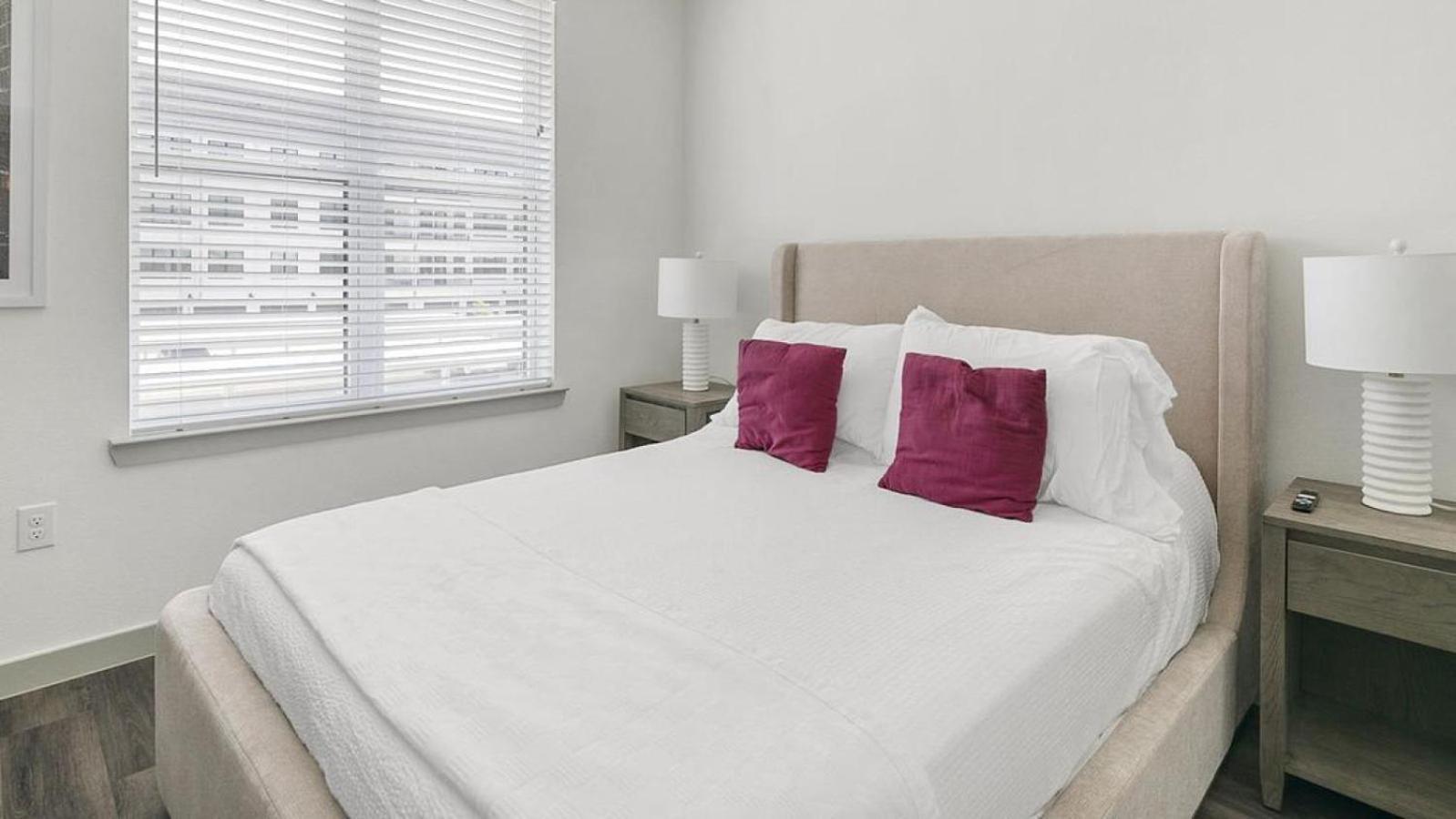 Landing At The Standard On The River - 2 Bedrooms In Northside Apartment *