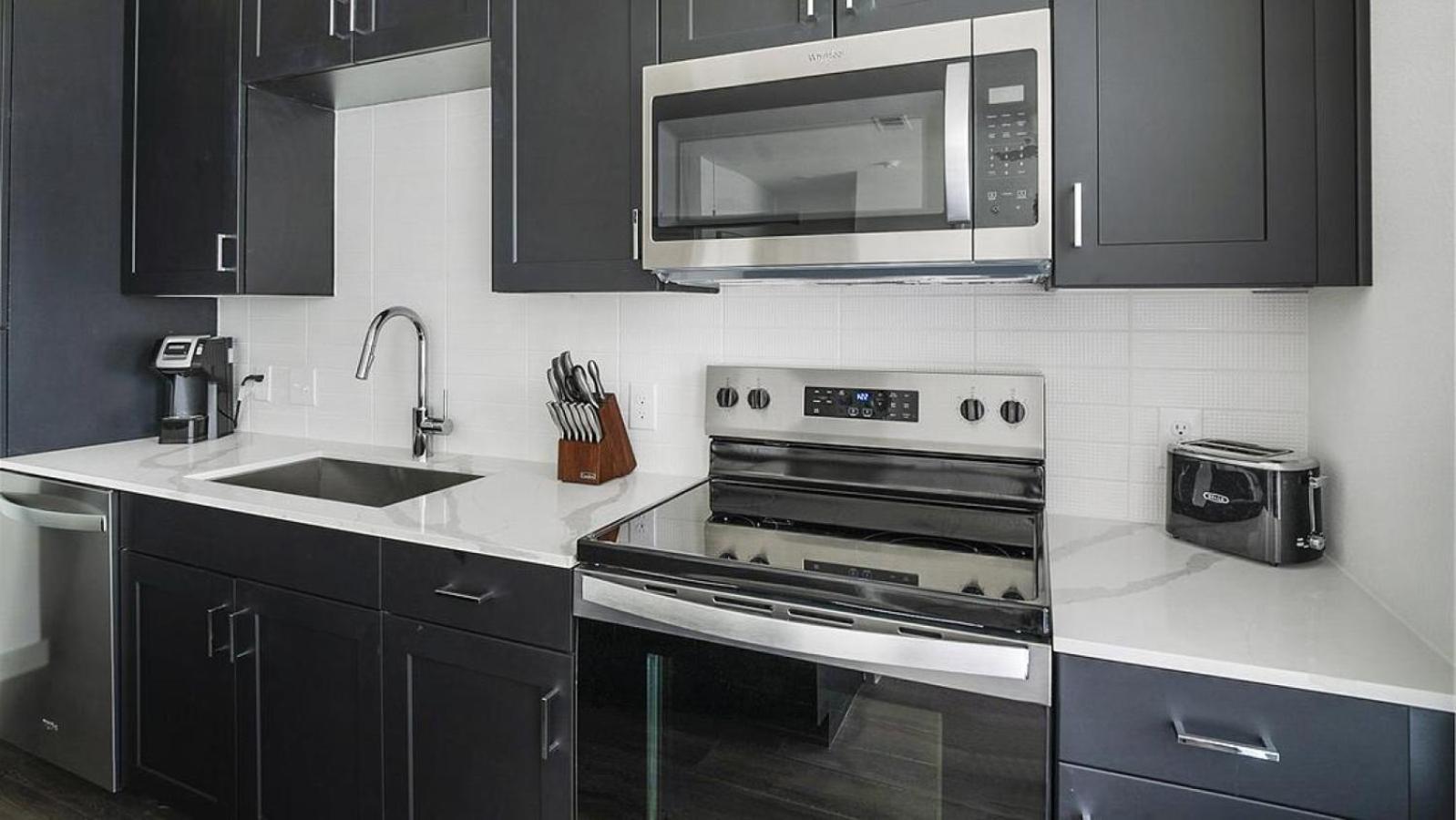 Landing At The Standard On The River - 2 Bedrooms In Northside Apartment