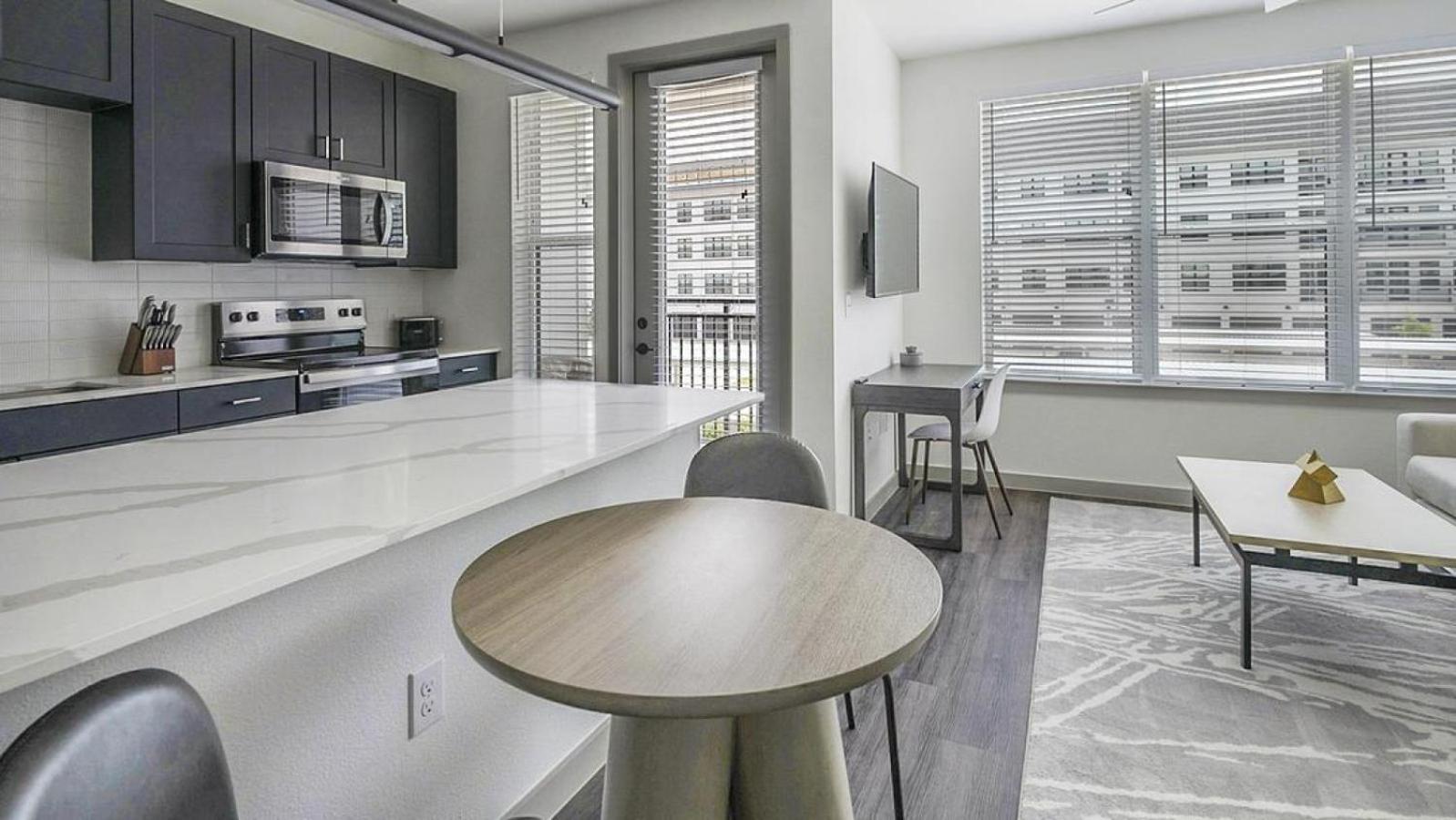 Landing At The Standard On The River - 2 Bedrooms In Northside *