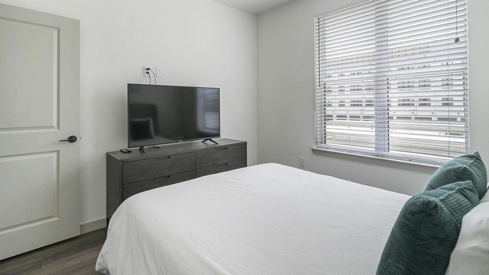 Landing At The Standard On The River - 2 Bedrooms In Northside