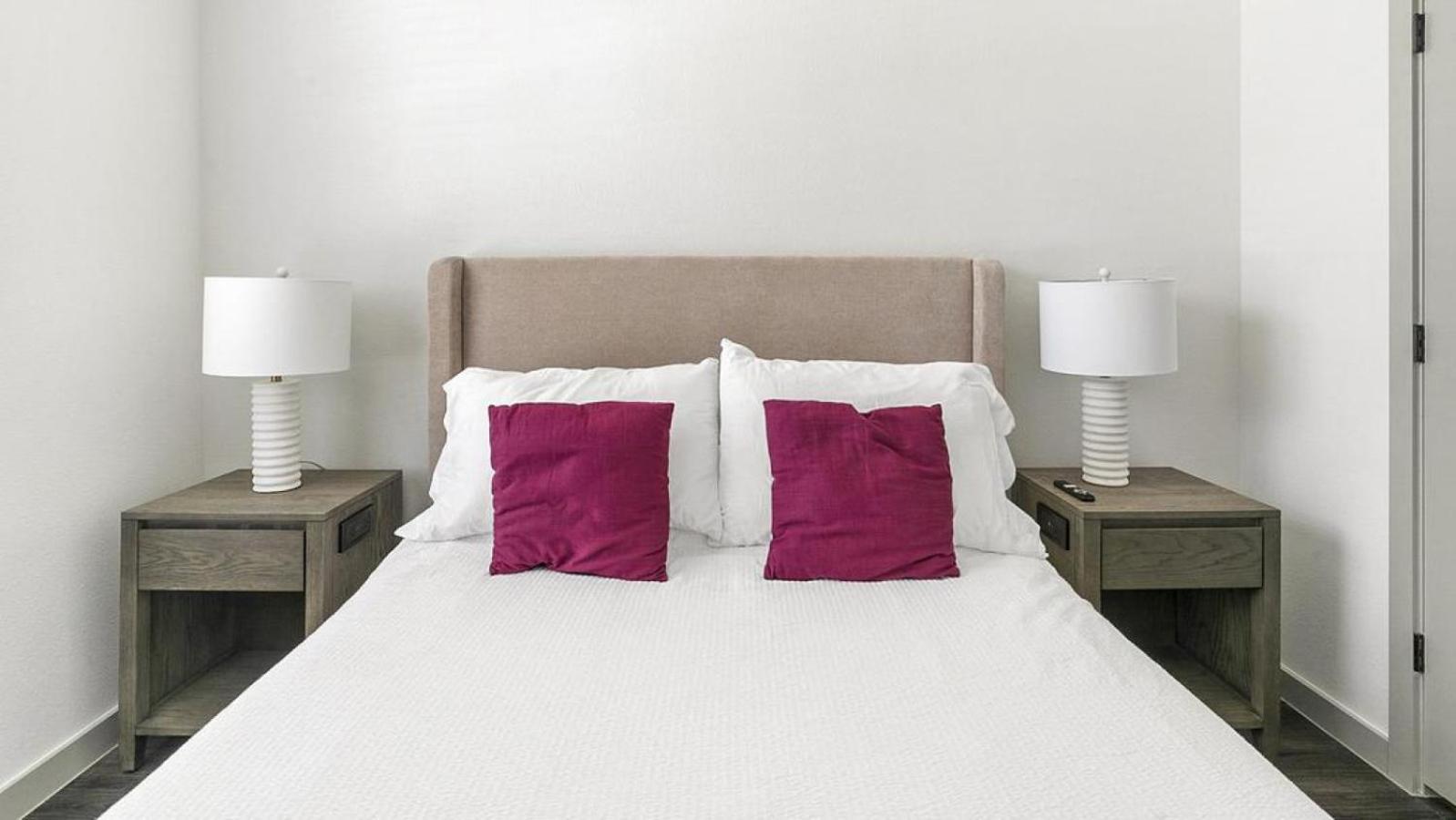 Landing At The Standard On The River - 2 Bedrooms In Northside Apartment *