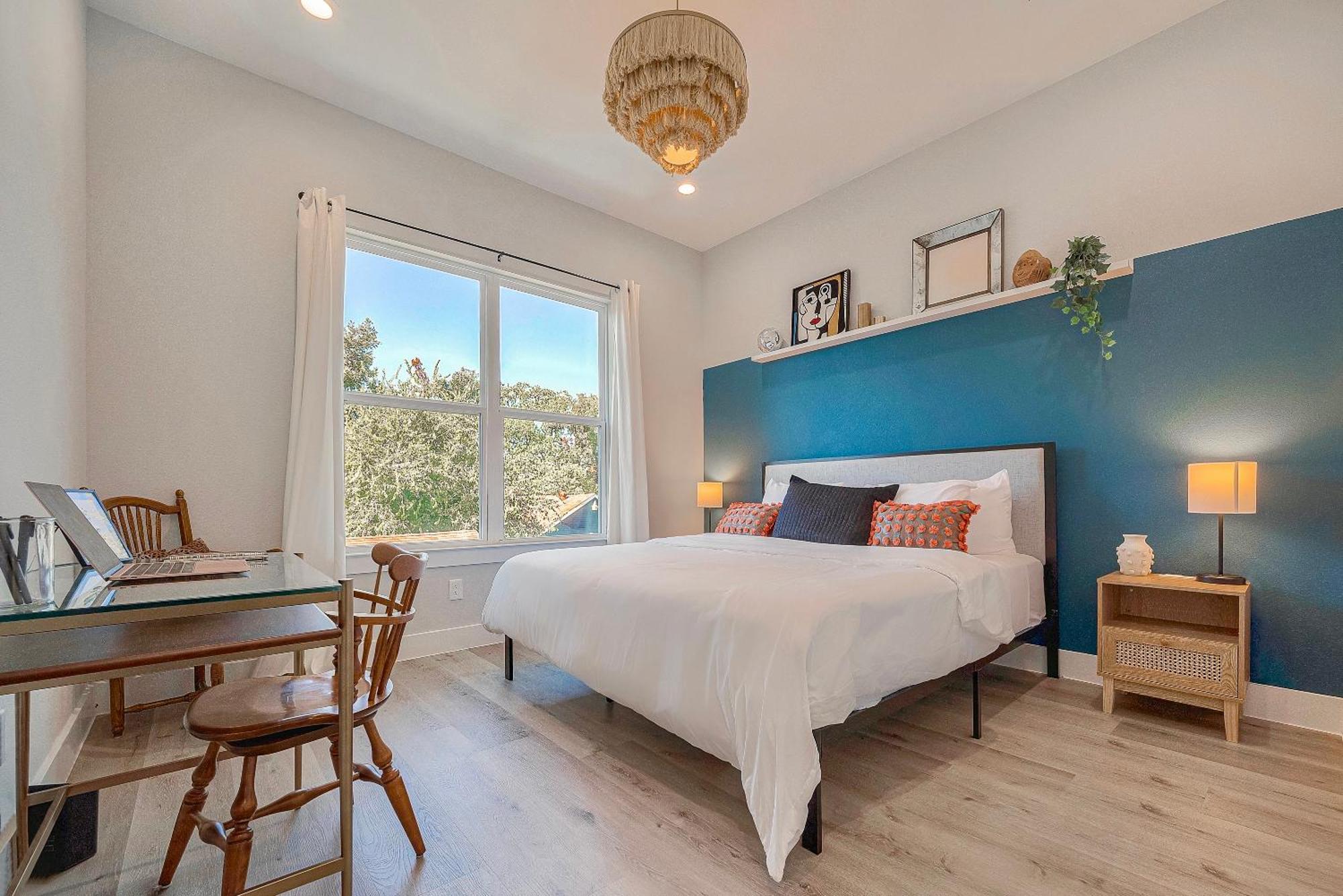 Boho Chic Downtown Retreat *